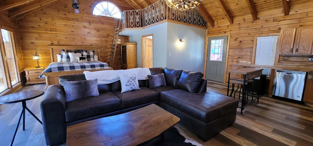 Lovely Family Riverfront Home, Sleeps 4・Water View