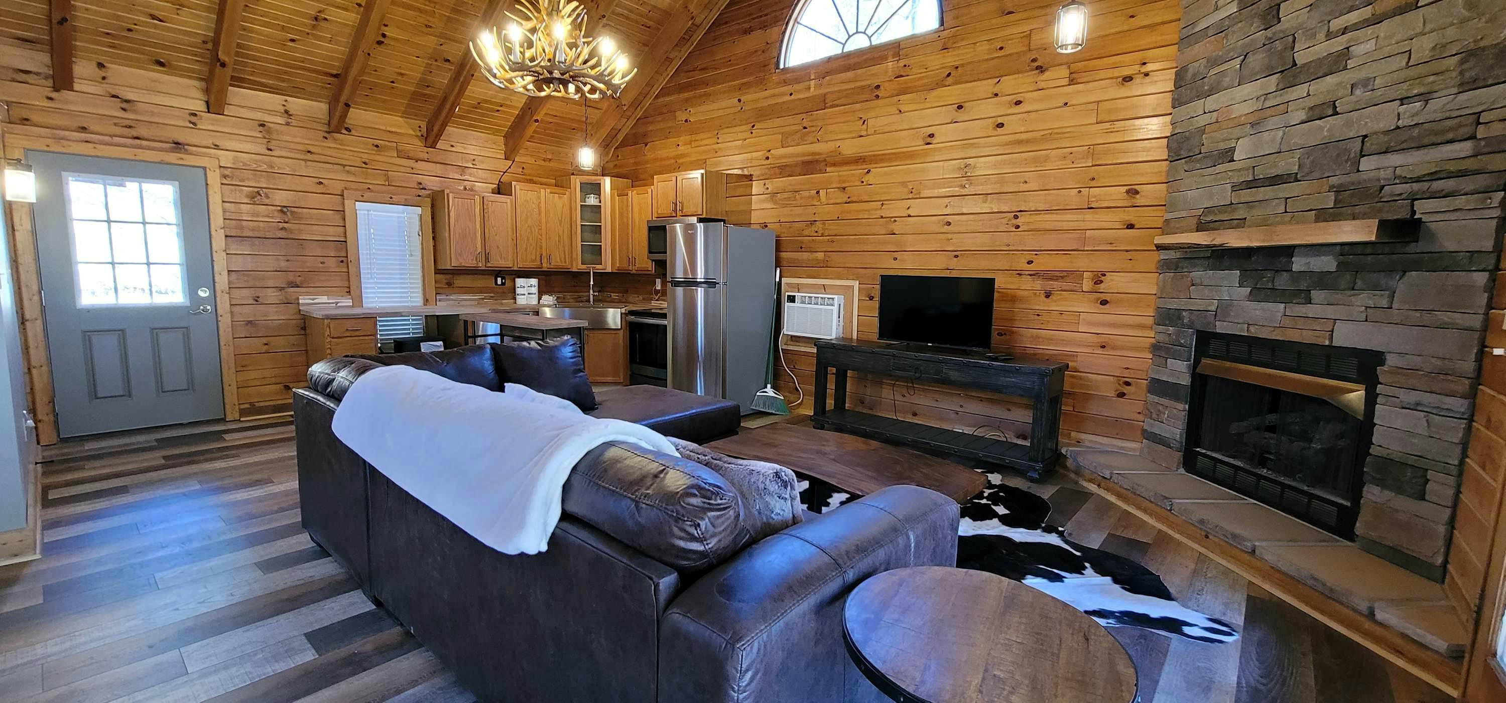 Lovely Riverfront Home, Sleeps 4・Water Views