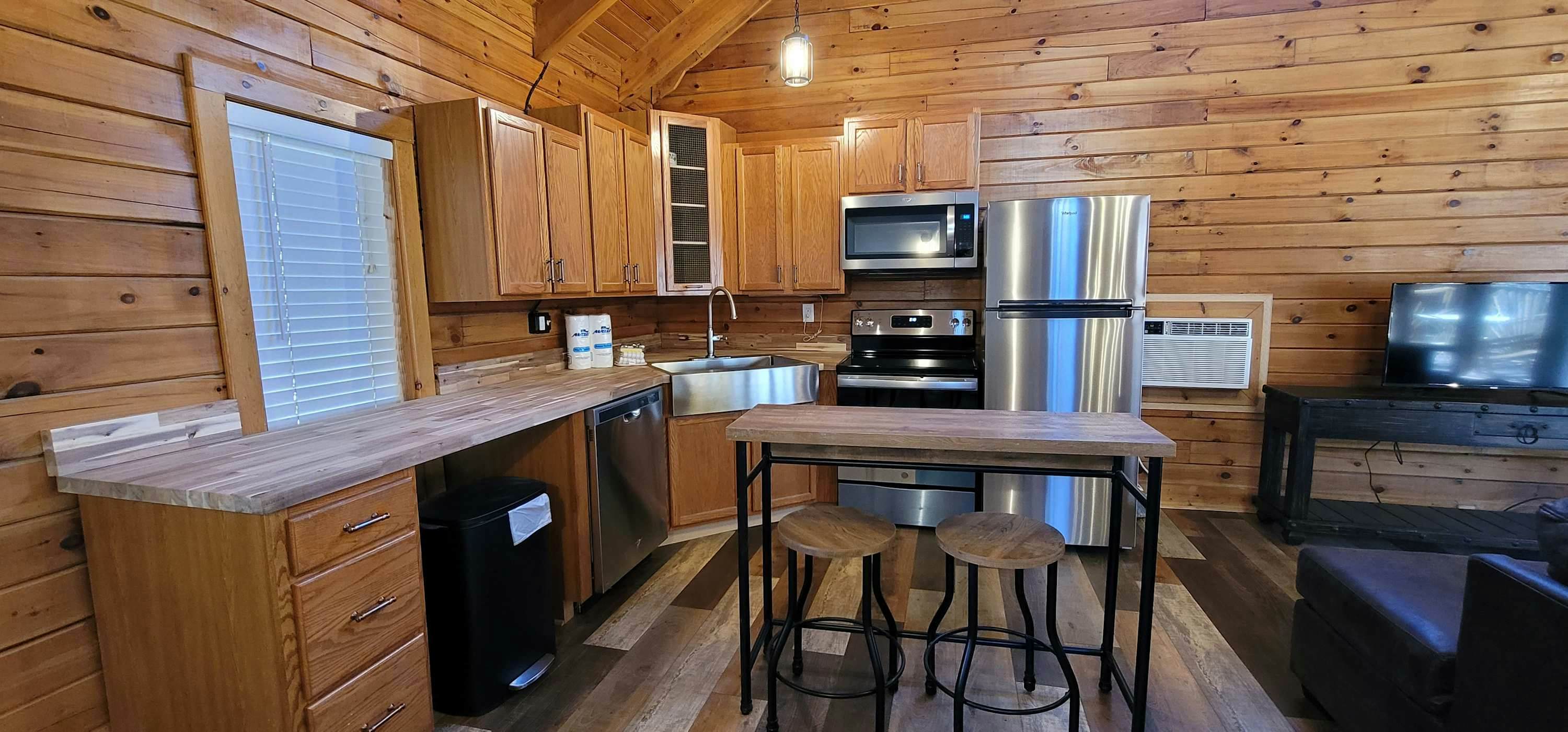 Lovely Riverfront Home, Sleeps 4・Water Views