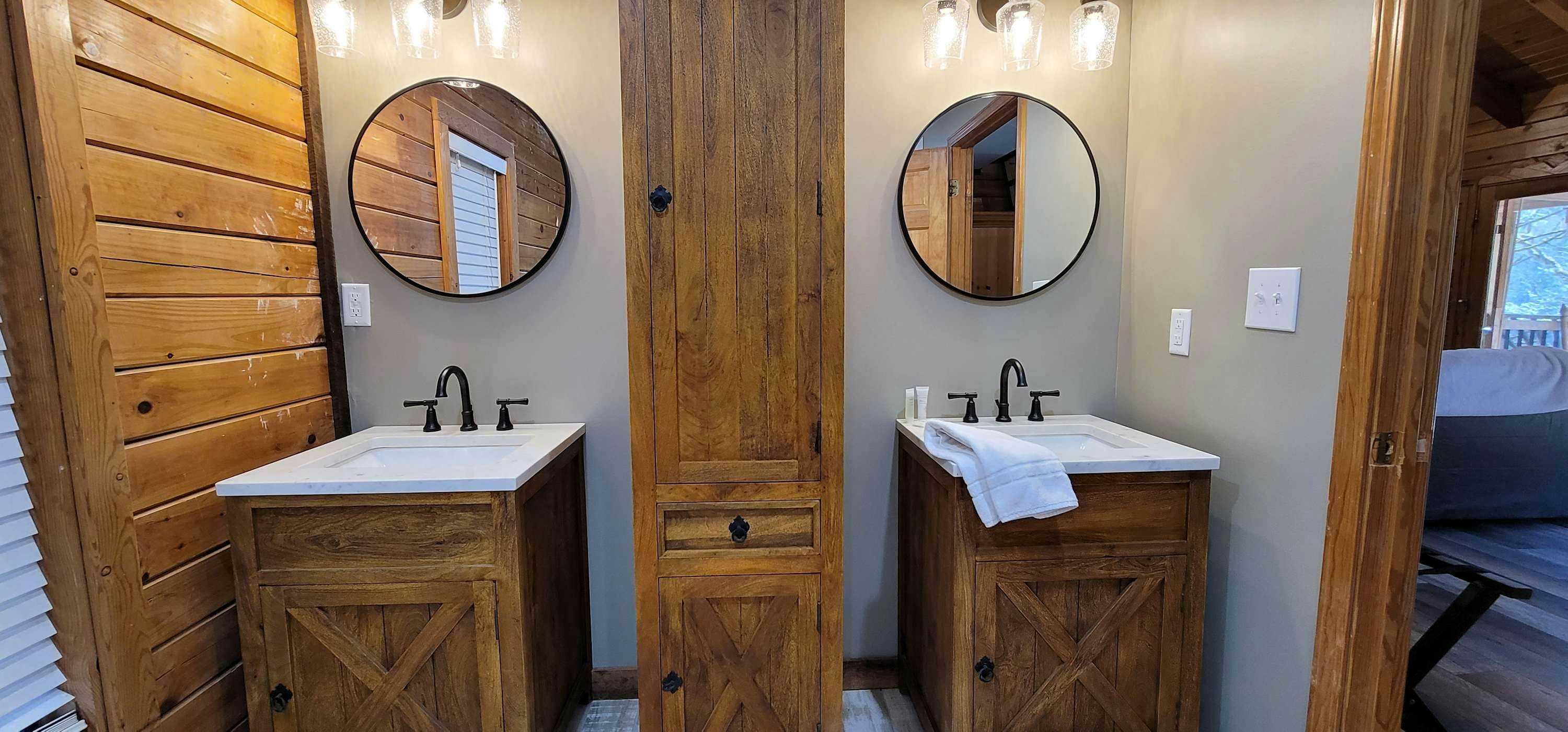 Lovely Riverfront Home, Sleeps 4・Water Views