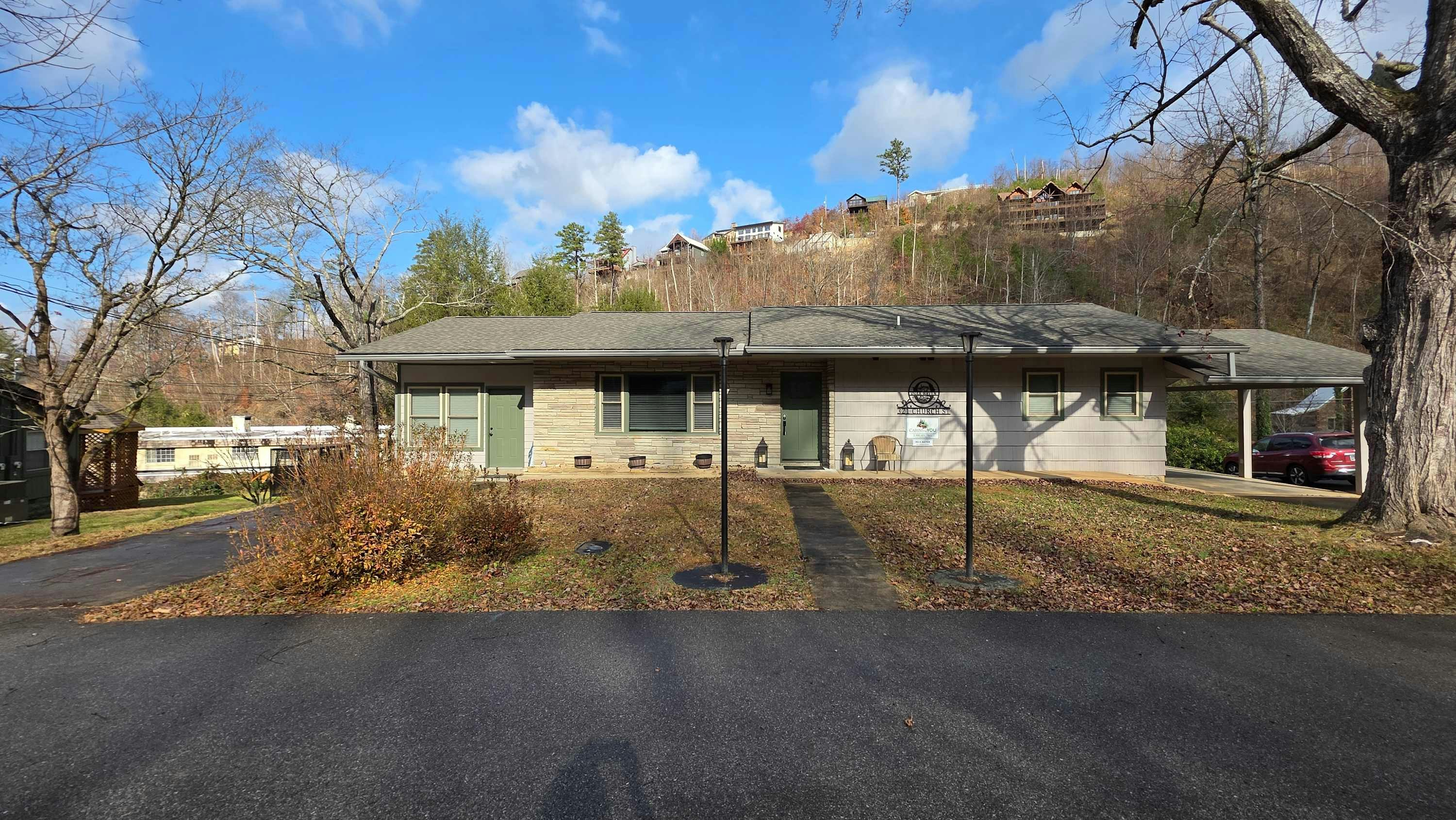 Gatlinburg Family Getaway, Sleeps 12, Deck, Grill & Hot Tub