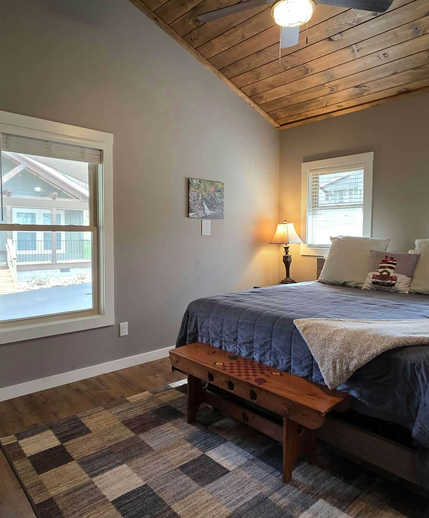 Spacious Serene Cabin・Grill・Hot Tub・Near Downtown
