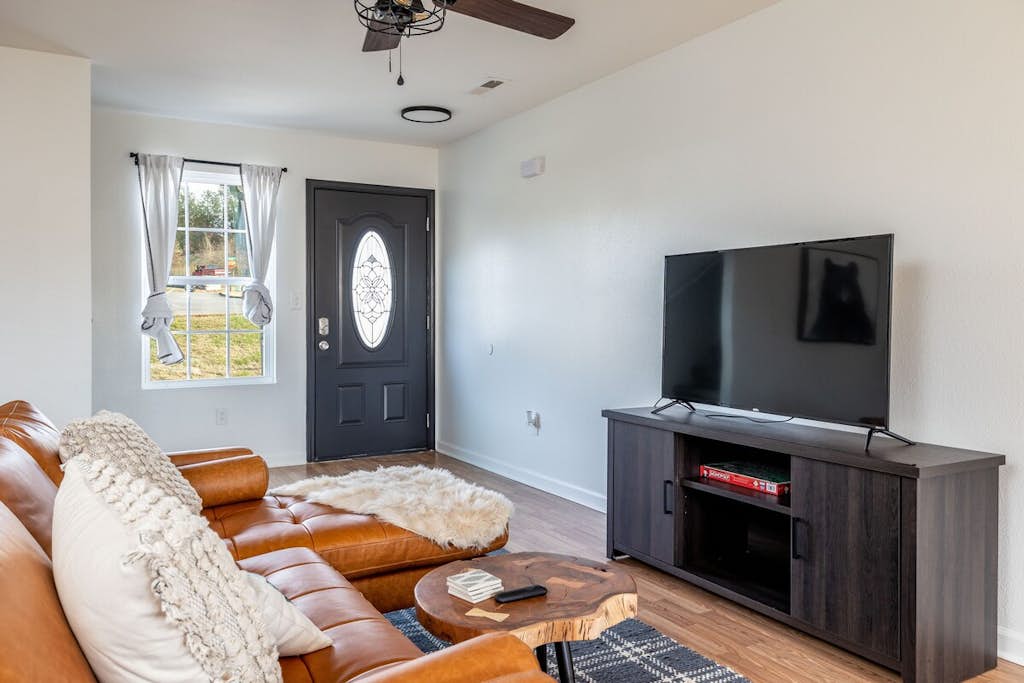 Cozy Cabin, Sleeps 6 near Dollywood・Arcade・Hot Tub