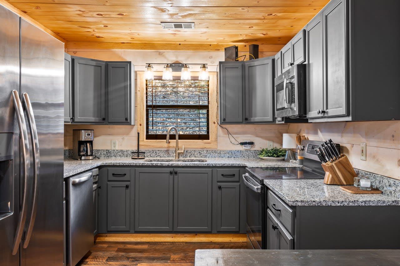 Serene Cabin, Sleeps 6・Hot Tub・Pool Table & Arcade