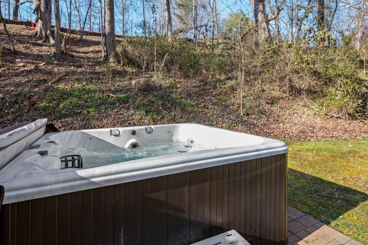 Serene Cabin, Sleeps 6・Hot Tub・Pool Table & Arcade