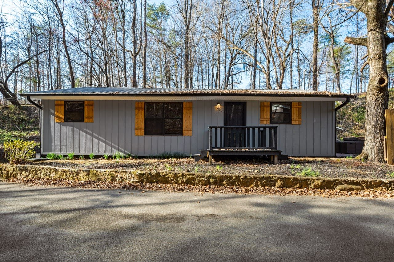 Serene Cabin, Sleeps 6・Hot Tub・Pool Table & Arcade