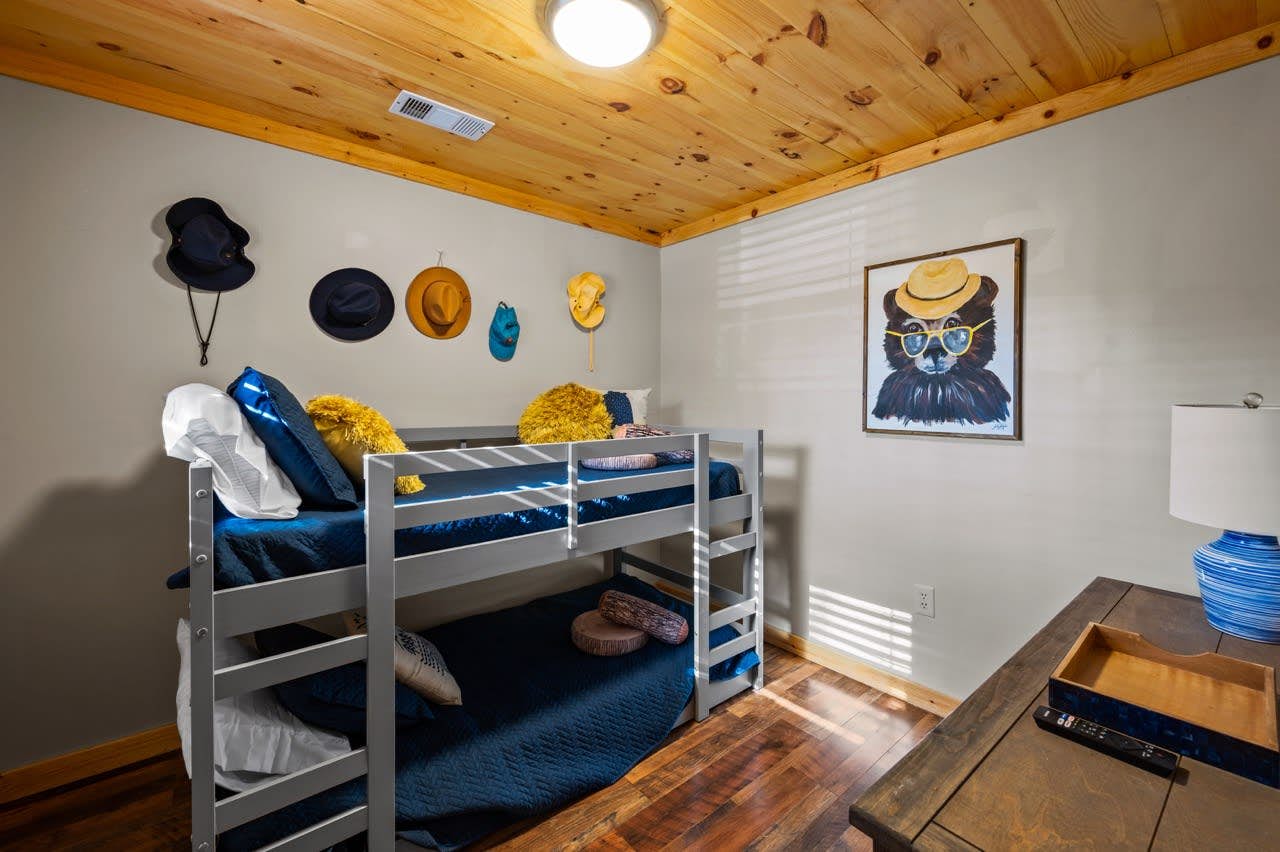 Serene Cabin, Sleeps 6・Hot Tub・Pool Table & Arcade