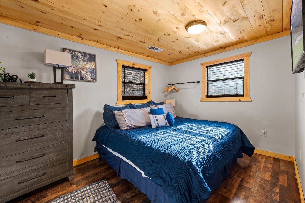 Serene Cabin, Sleeps 6・Hot Tub・Pool Table & Arcade