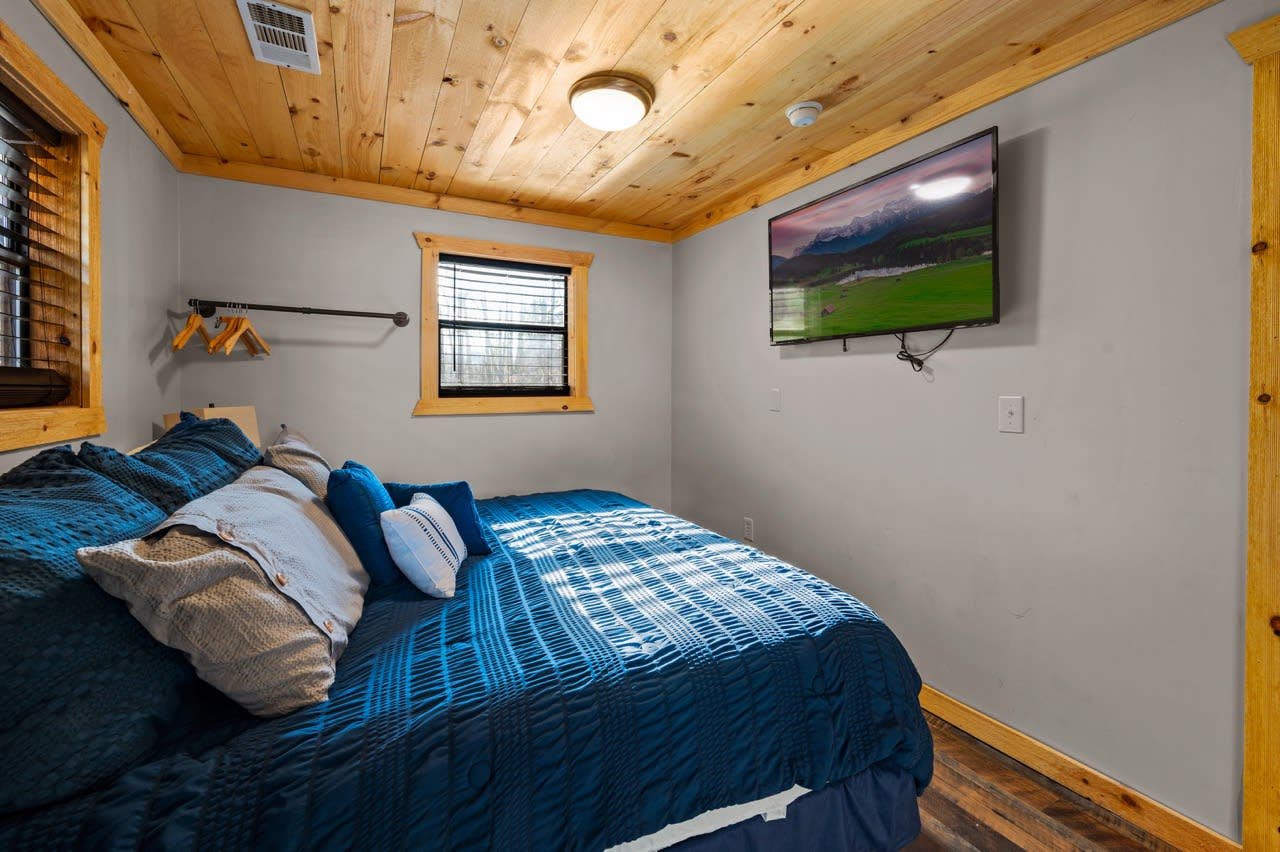 Serene Cabin, Sleeps 6・Hot Tub・Pool Table & Arcade