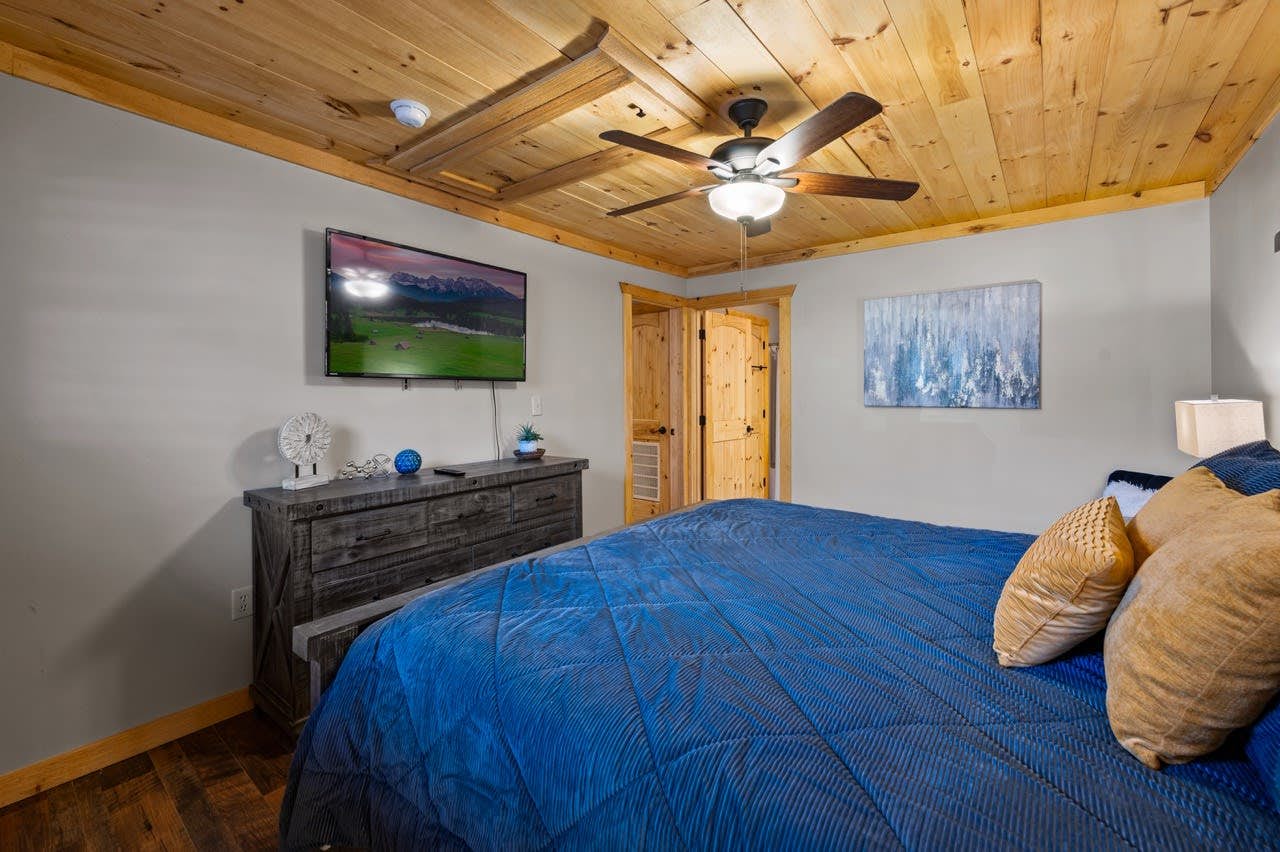 Serene Cabin, Sleeps 6・Hot Tub・Pool Table & Arcade