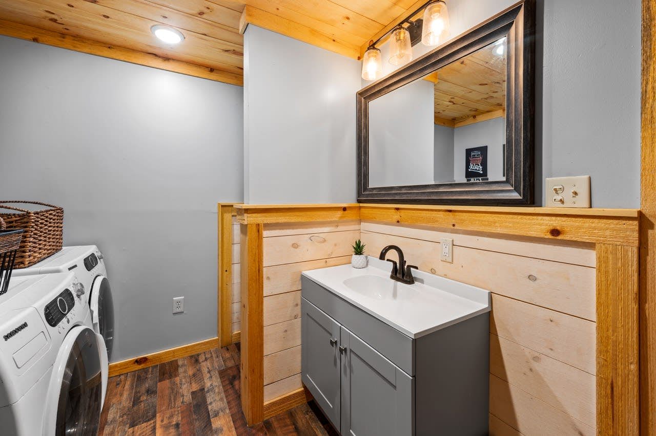 Serene Cabin, Sleeps 6・Hot Tub・Pool Table & Arcade