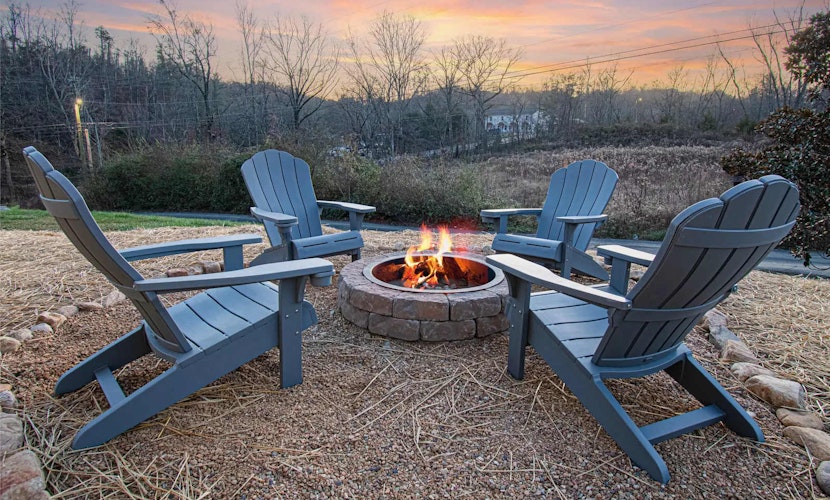 Spacious Cabin, Sleeps 10・Hot Tub・Fire Pit・Games