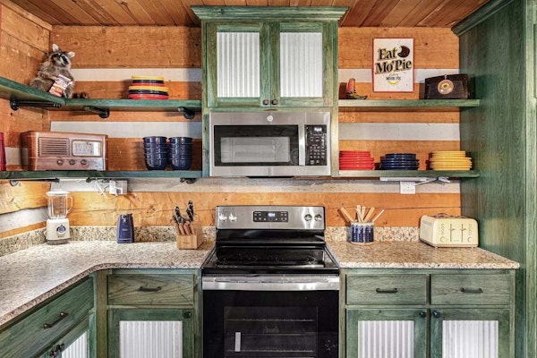 Spacious Cabin, Sleeps 10・Hot Tub・Fire Pit・Games