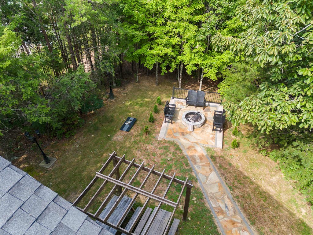 Stylish Dollywood Retreat, Sleeps 8・Pool + Firepit