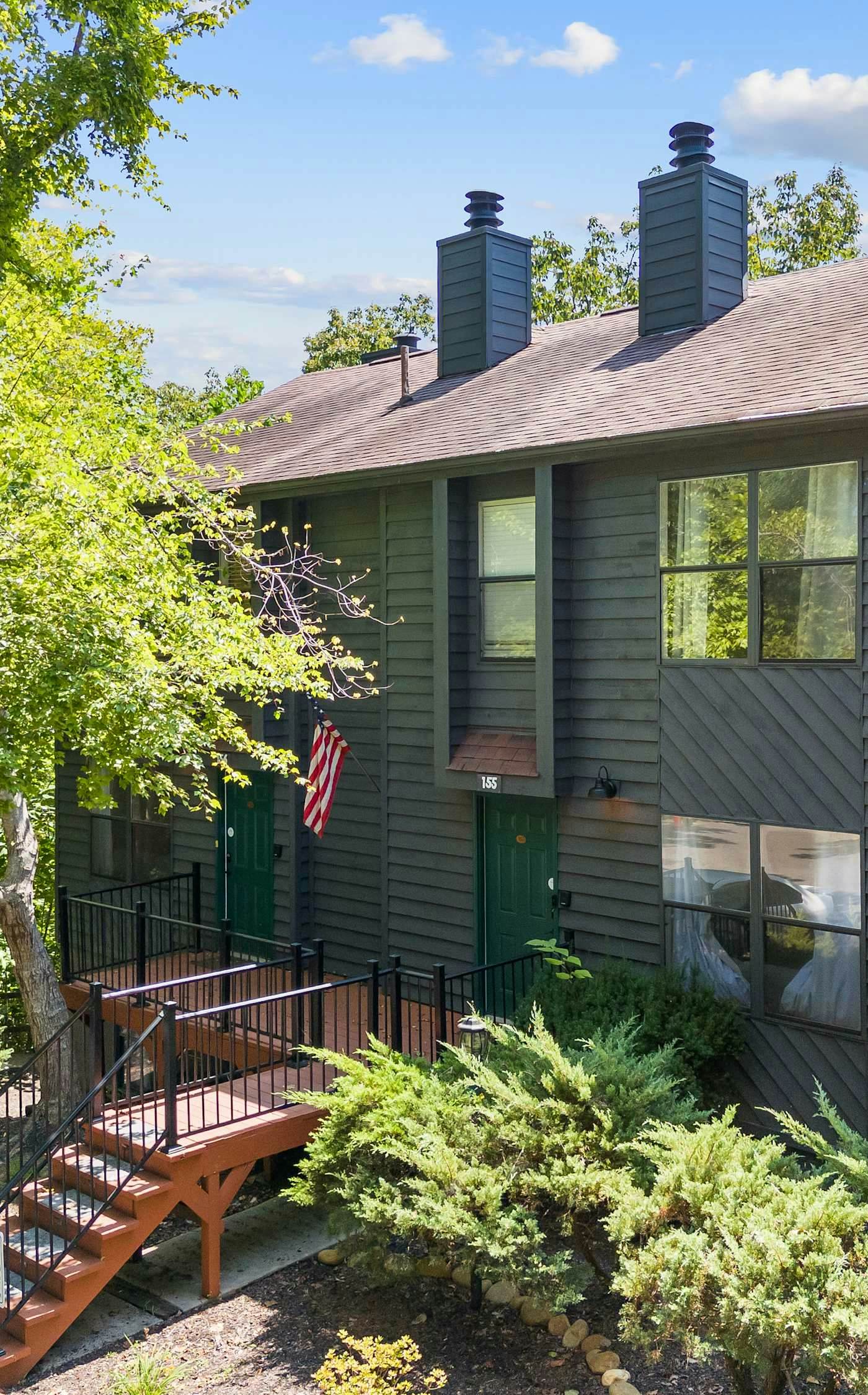 Stylish Dollywood Retreat, Sleeps 8・Pool + Firepit