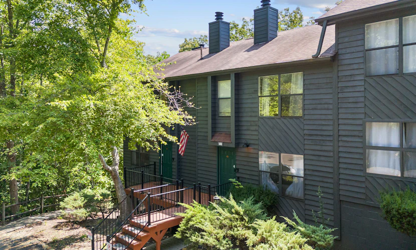 Stylish Dollywood Retreat, Sleeps 8・Pool + Firepit