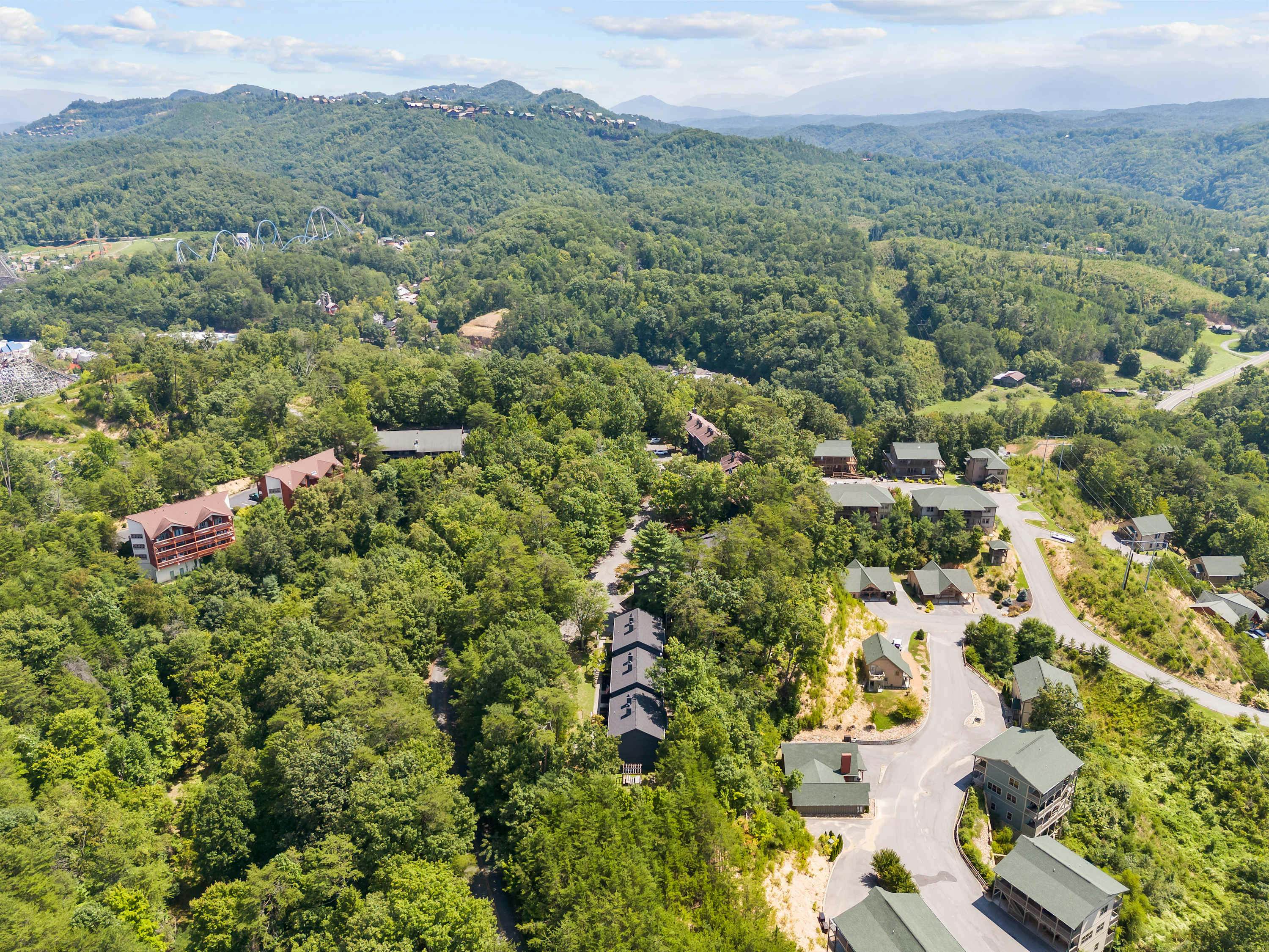 Stylish Dollywood Retreat, Sleeps 8・Pool + Firepit