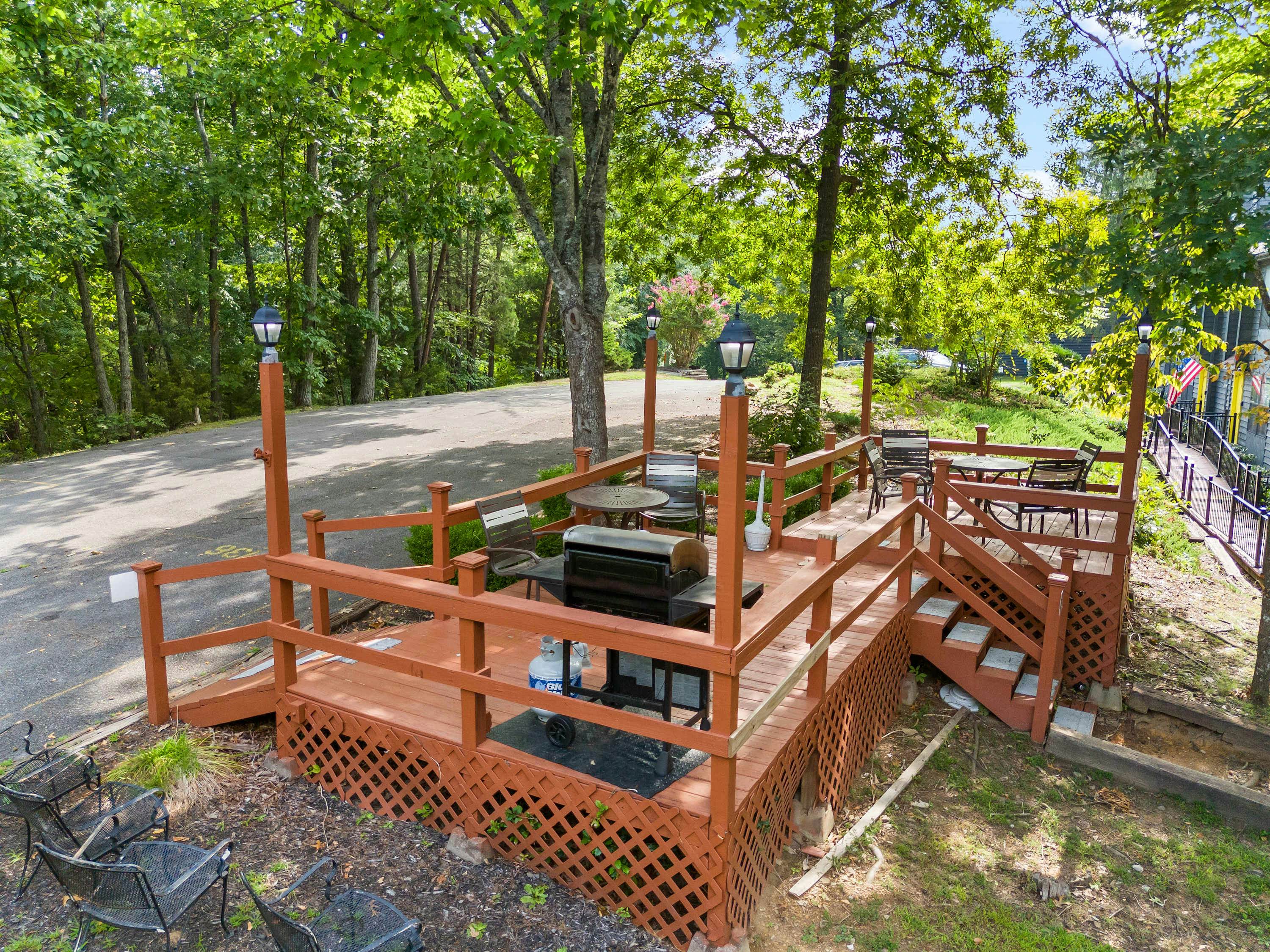 Stylish Dollywood Retreat, Sleeps 8・Pool + Firepit