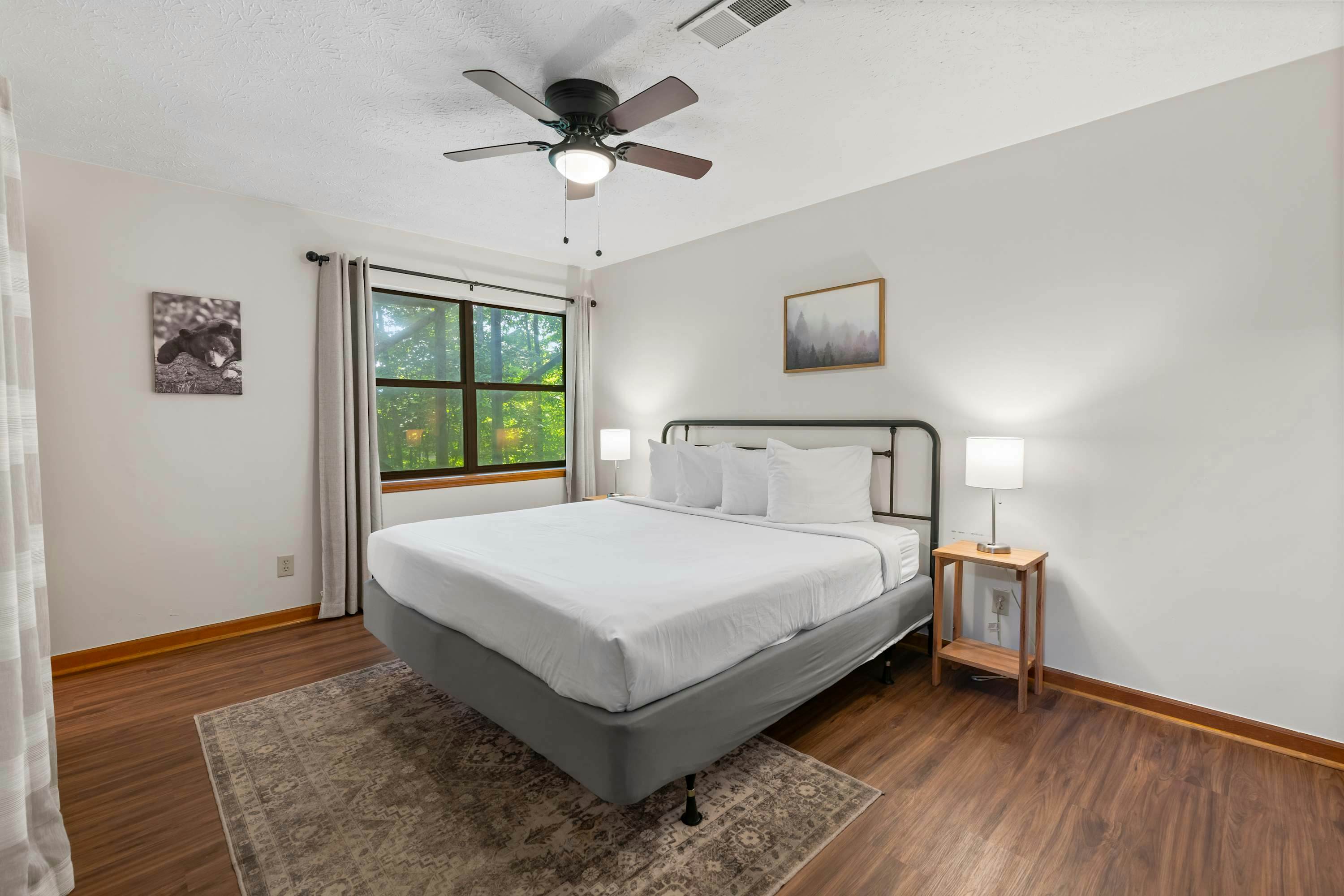 Stylish Dollywood Retreat, Sleeps 8・Pool + Firepit