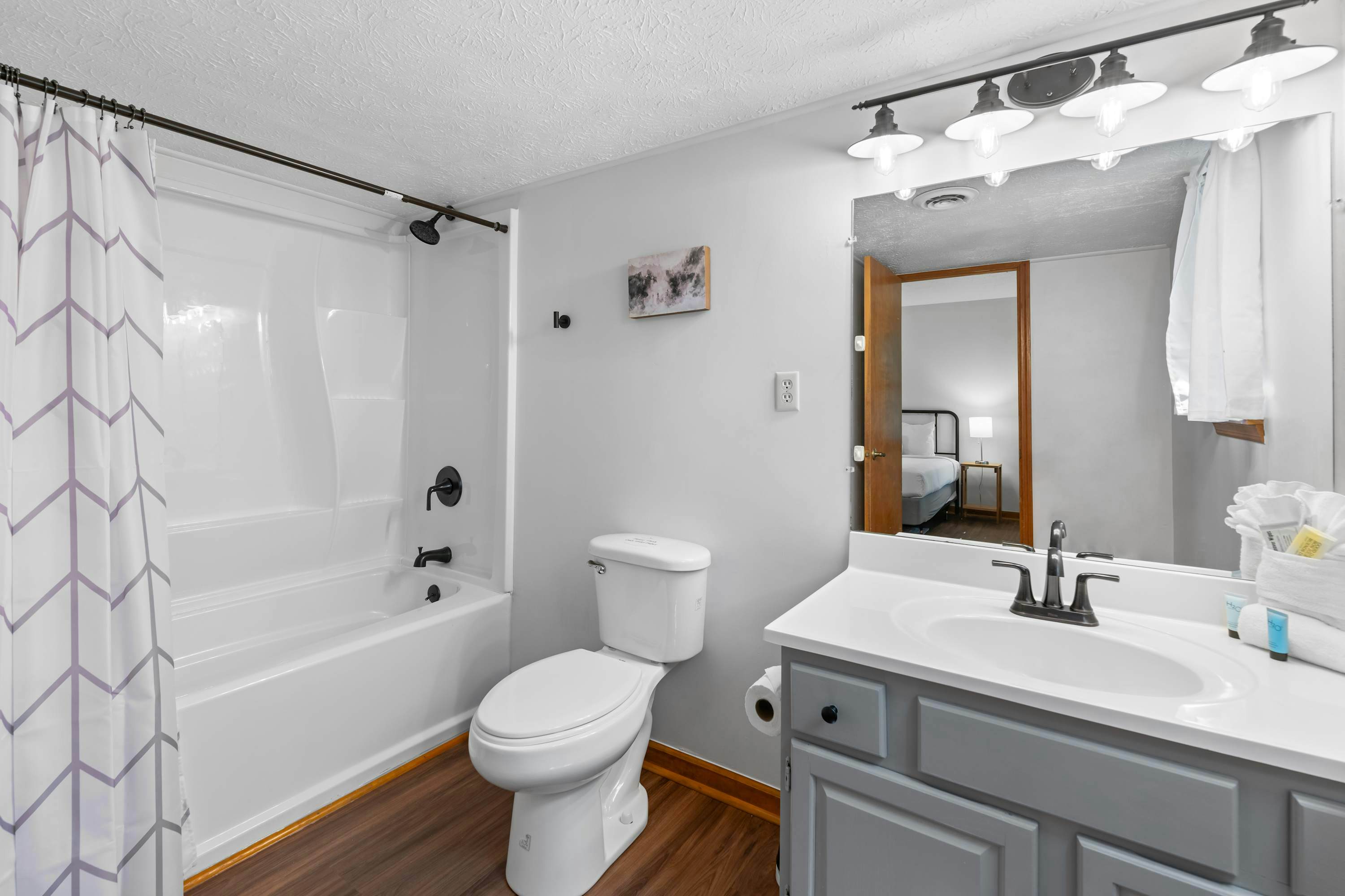 Stylish Dollywood Retreat, Sleeps 8・Pool + Firepit