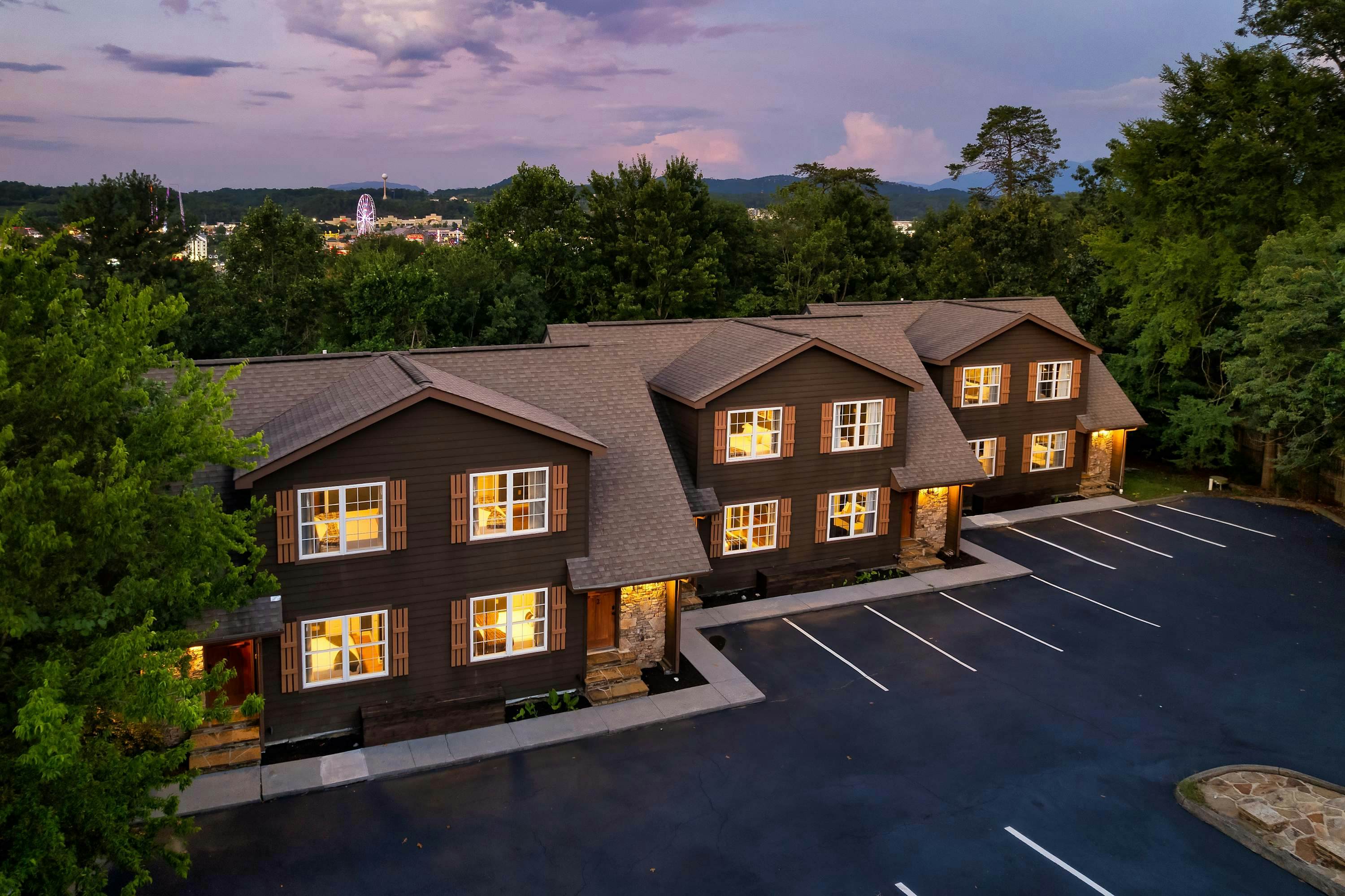 Near Pkwy / Dollywood, Sleeps 6・Hot tub・Game Room