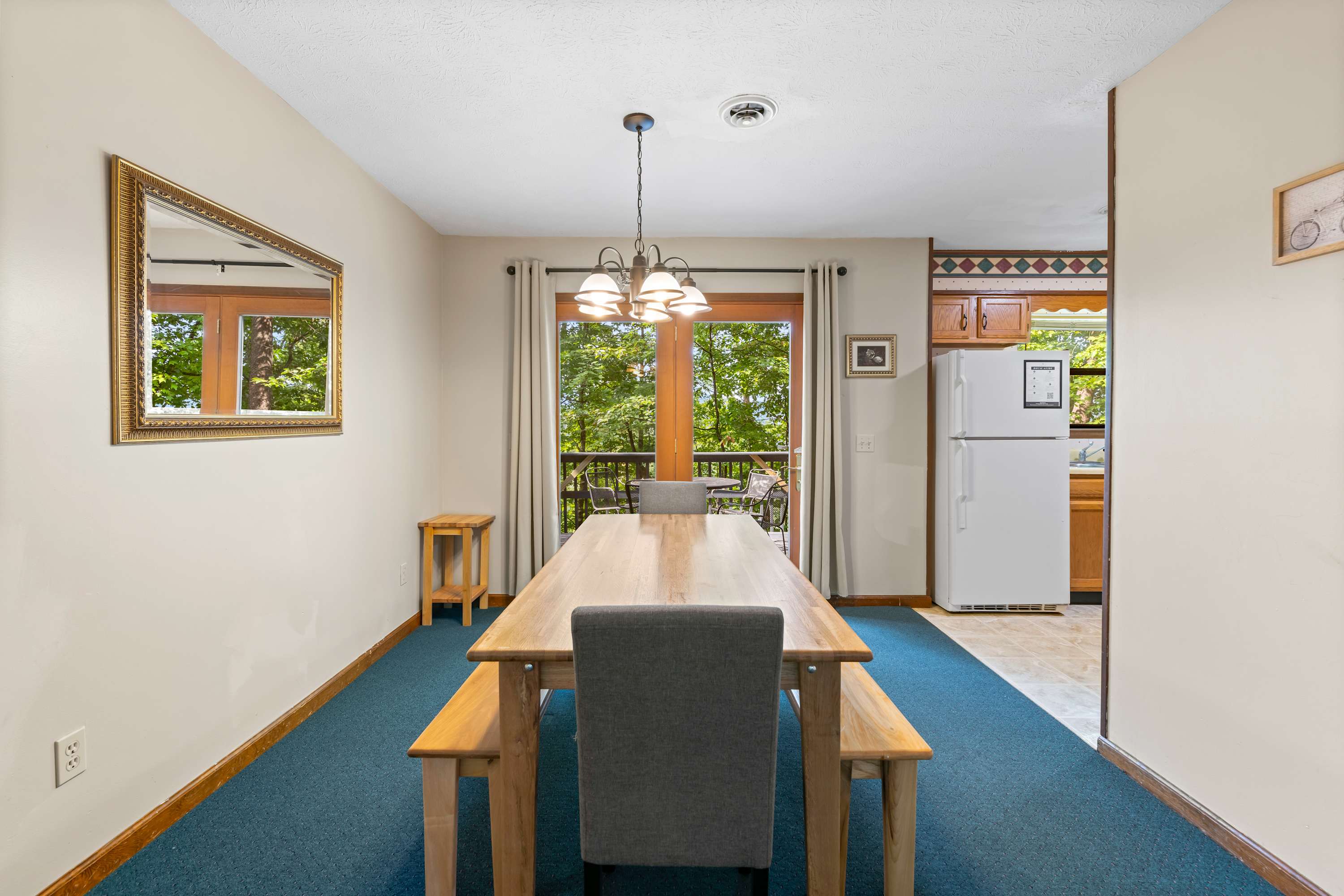 Spacious Escape, Sleeps 8・Pool・BBQ Grill・Firepit