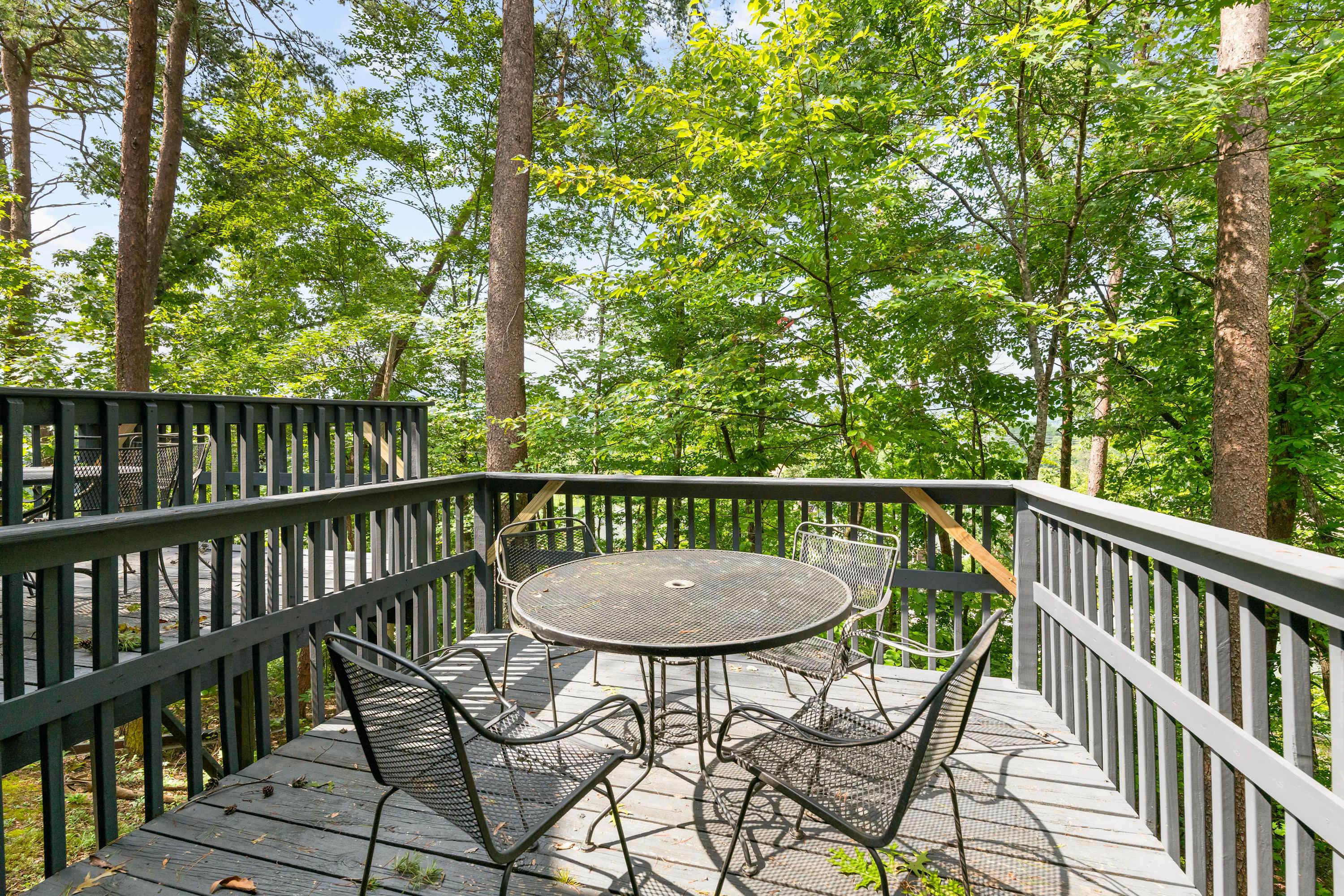 Spacious Escape, Sleeps 8・Pool・BBQ Grill・Firepit