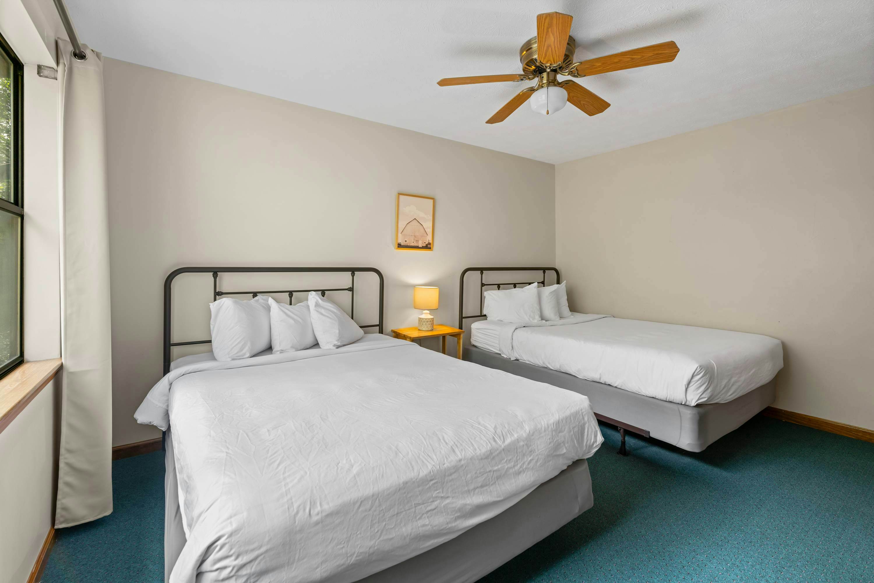 Spacious Escape, Sleeps 8・Pool・BBQ Grill・Firepit