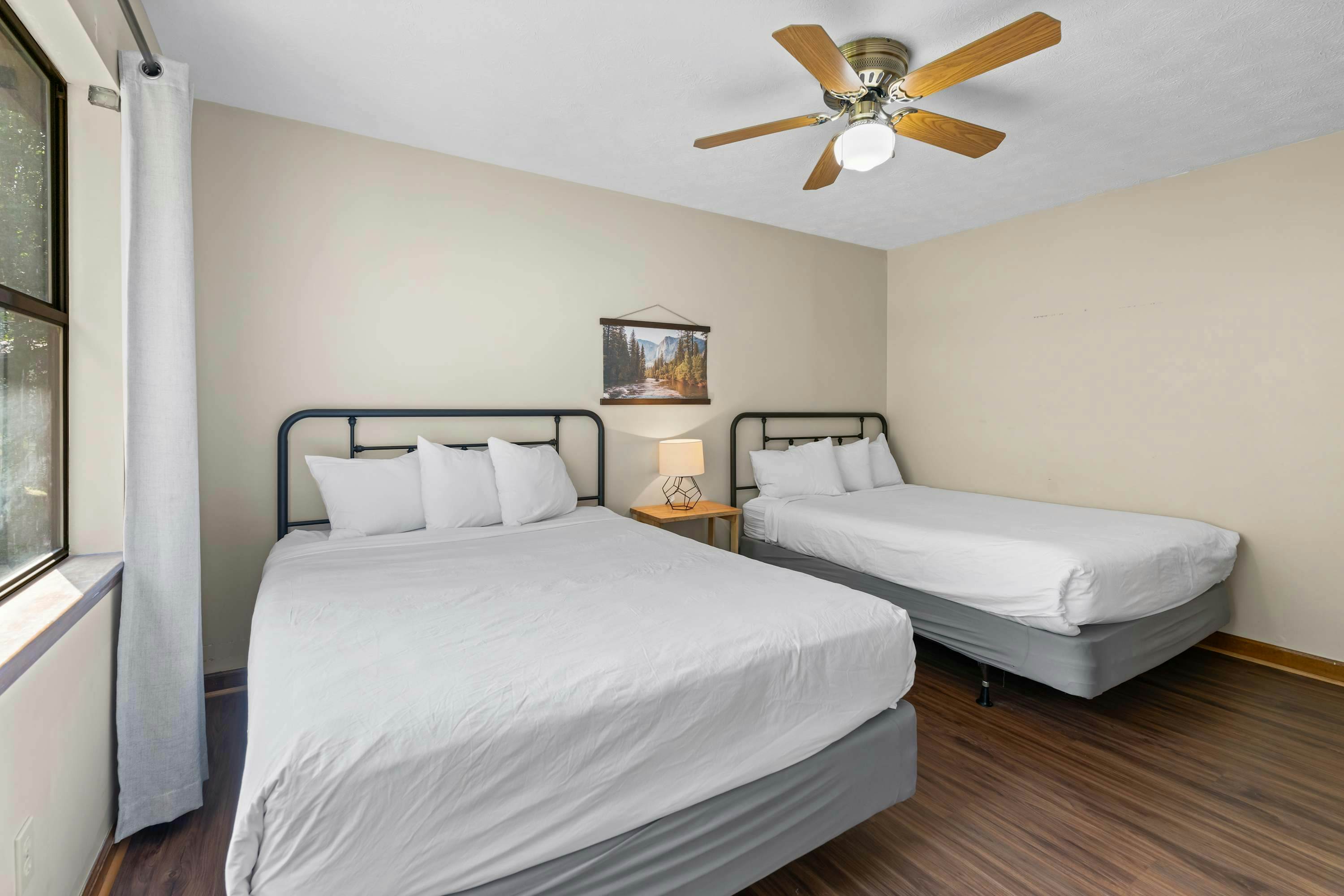 Spacious Escape, Sleeps 8・Pool・BBQ Grill・Firepit