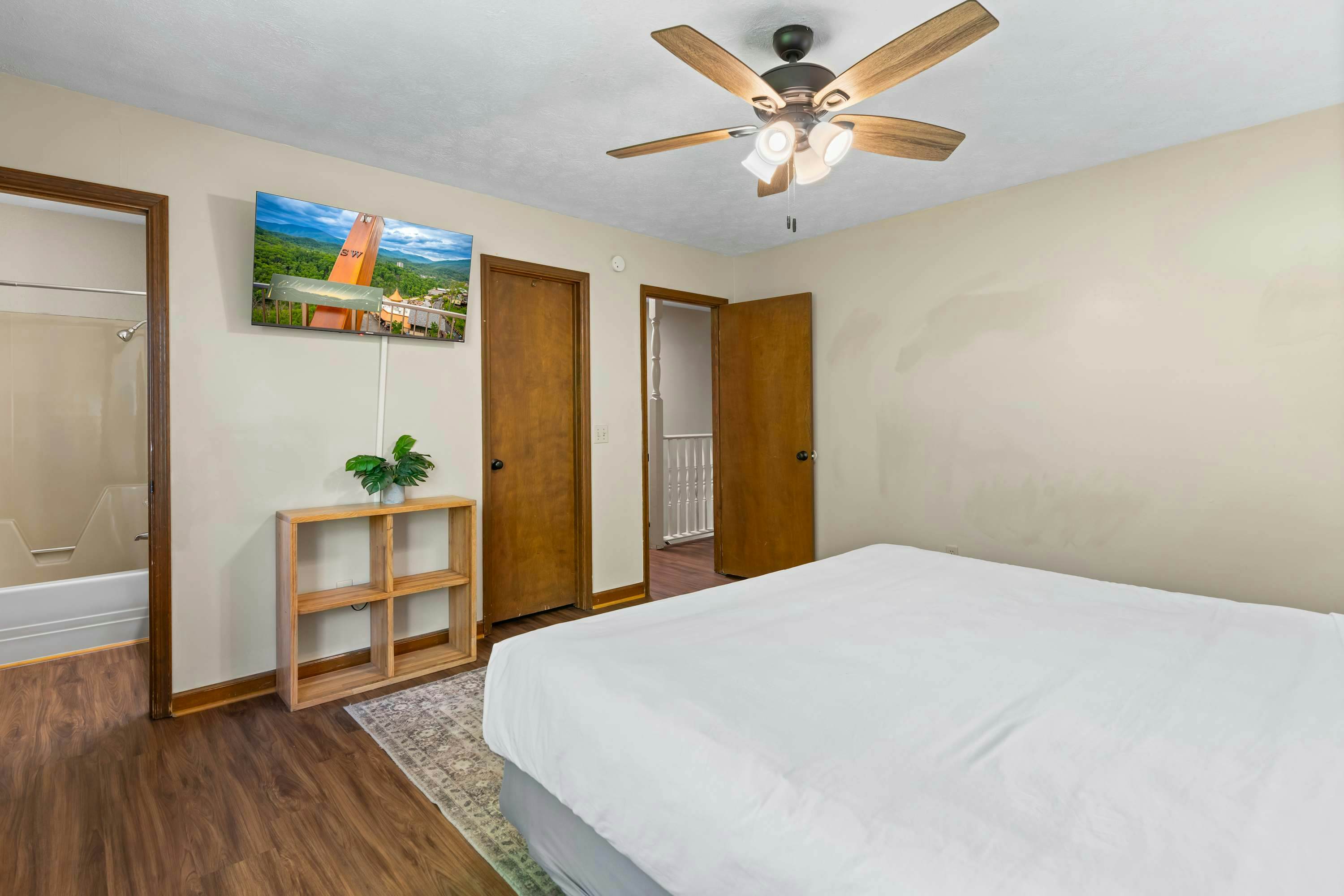 Spacious Escape, Sleeps 8・Pool・BBQ Grill・Firepit