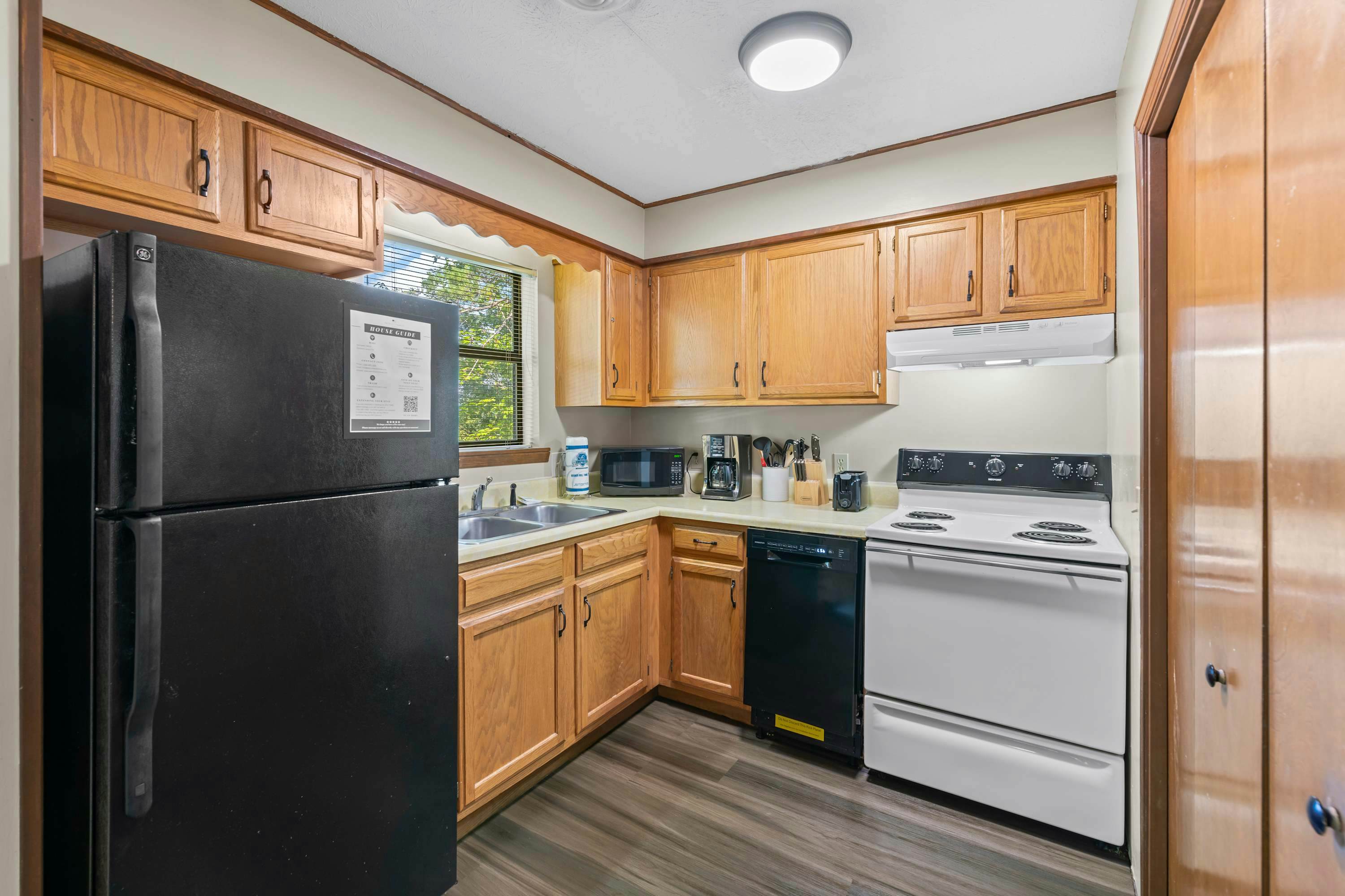 Spacious Escape, Sleeps 8・Pool・BBQ Grill・Firepit