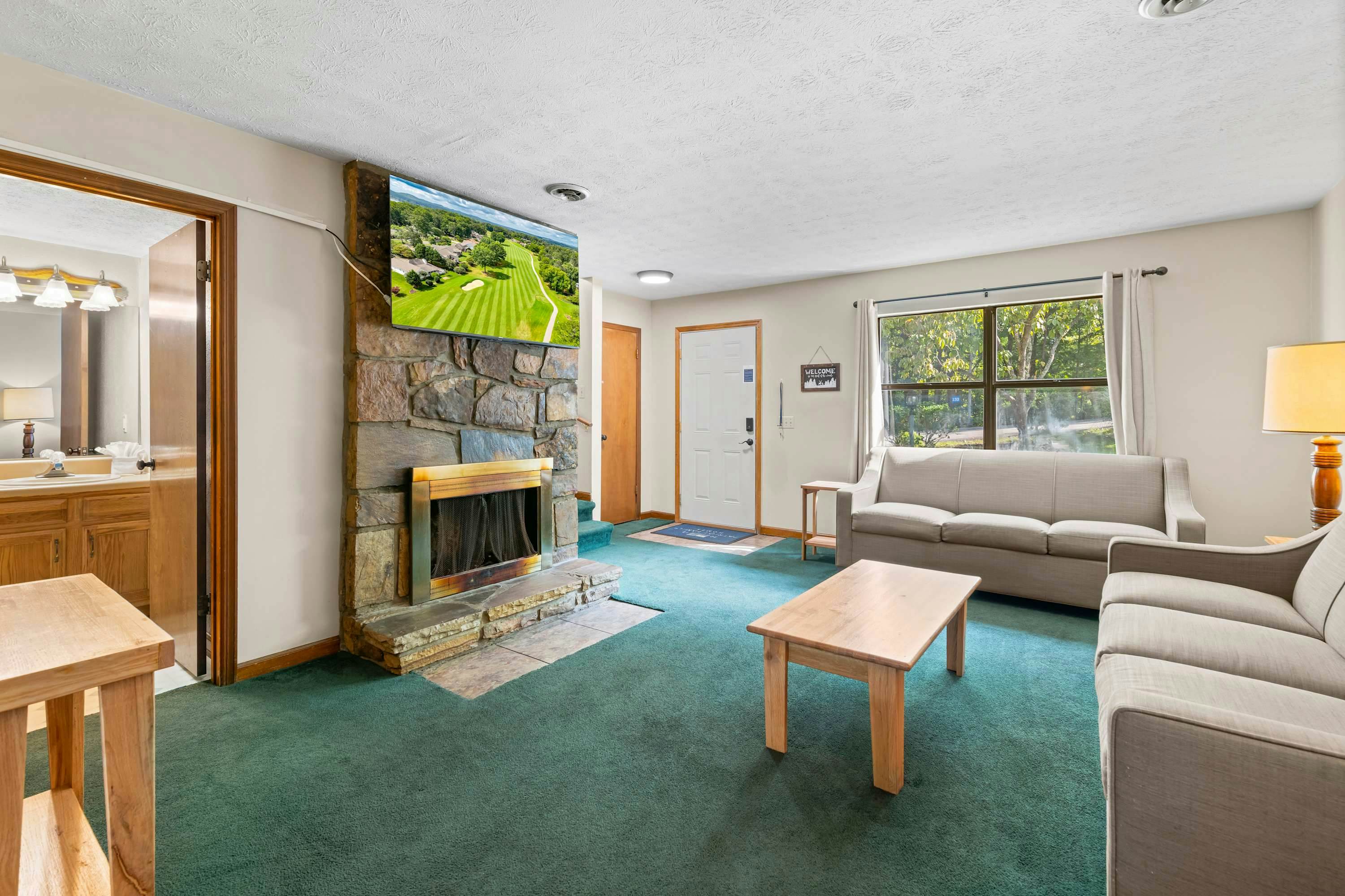 Spacious Escape, Sleeps 8・Pool・BBQ Grill・Firepit