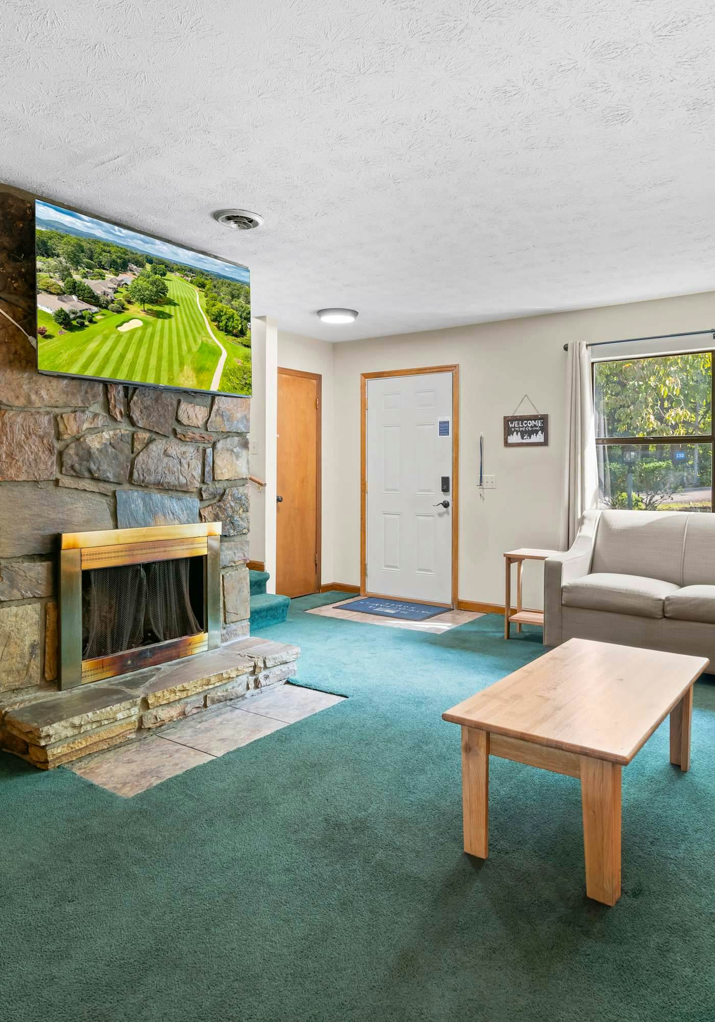 Spacious Escape, Sleeps 8・Pool・BBQ Grill・Firepit