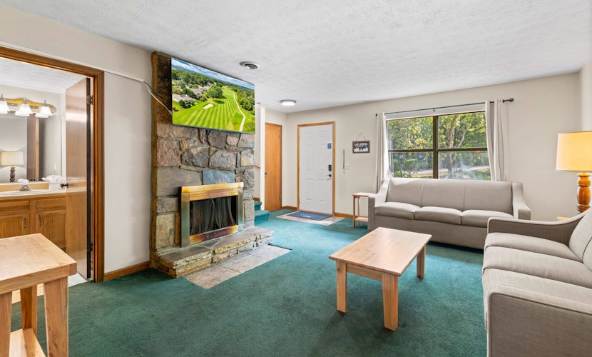 Spacious Escape, Sleeps 8・Pool・BBQ Grill・Firepit