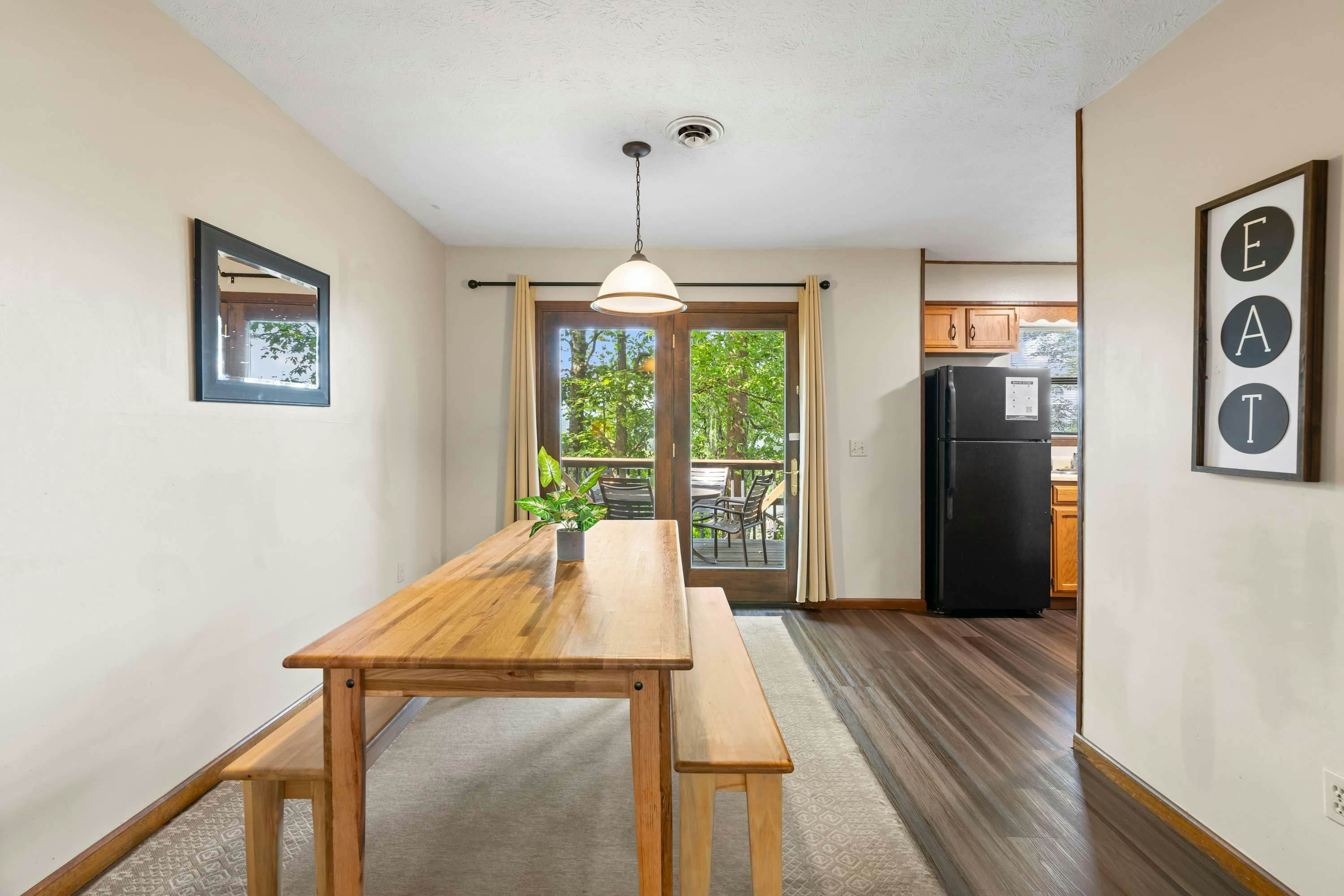 Spacious Escape, Sleeps 8・Pool・BBQ Grill・Firepit