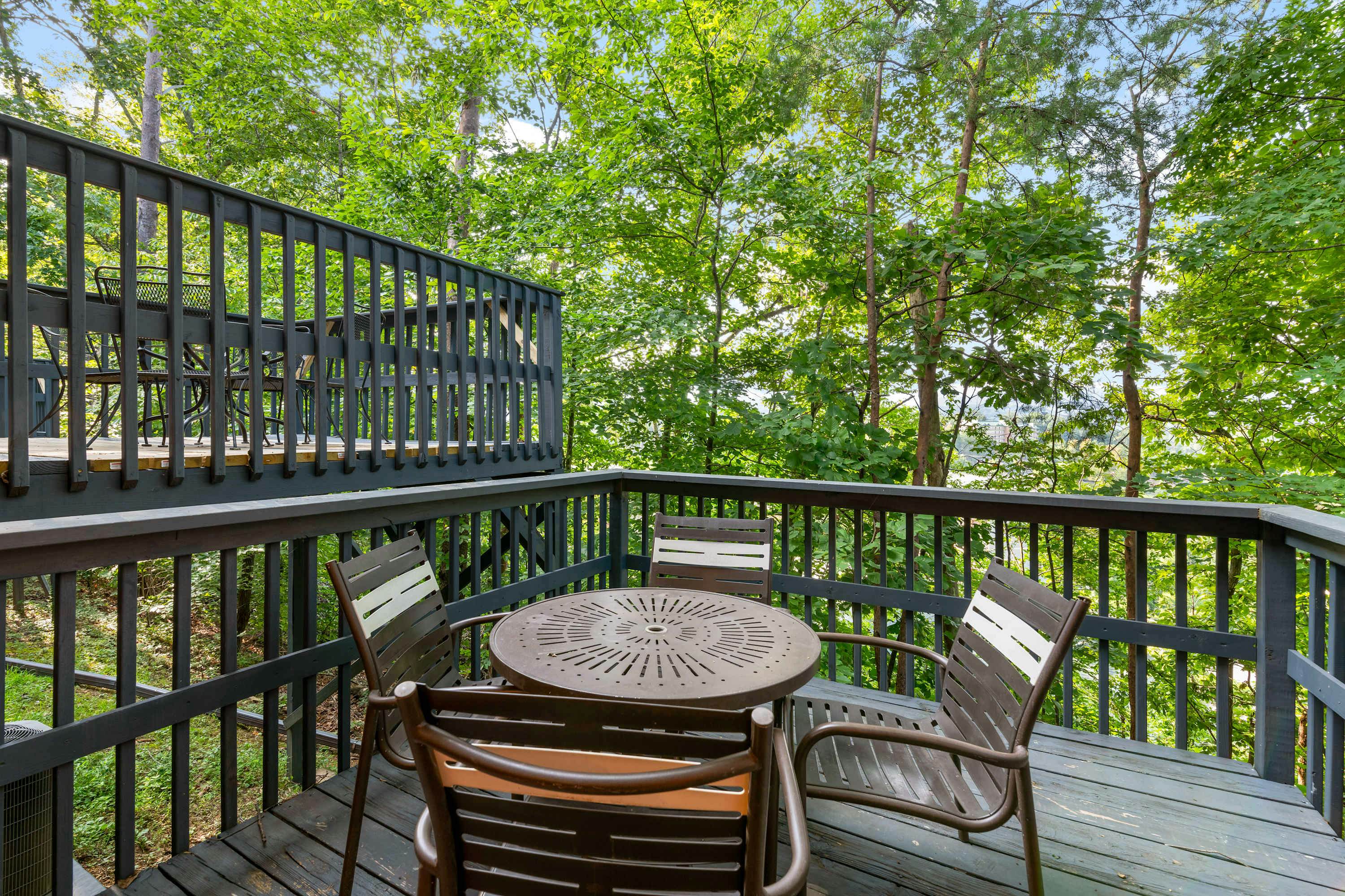 Spacious Escape, Sleeps 8・Pool・BBQ Grill・Firepit