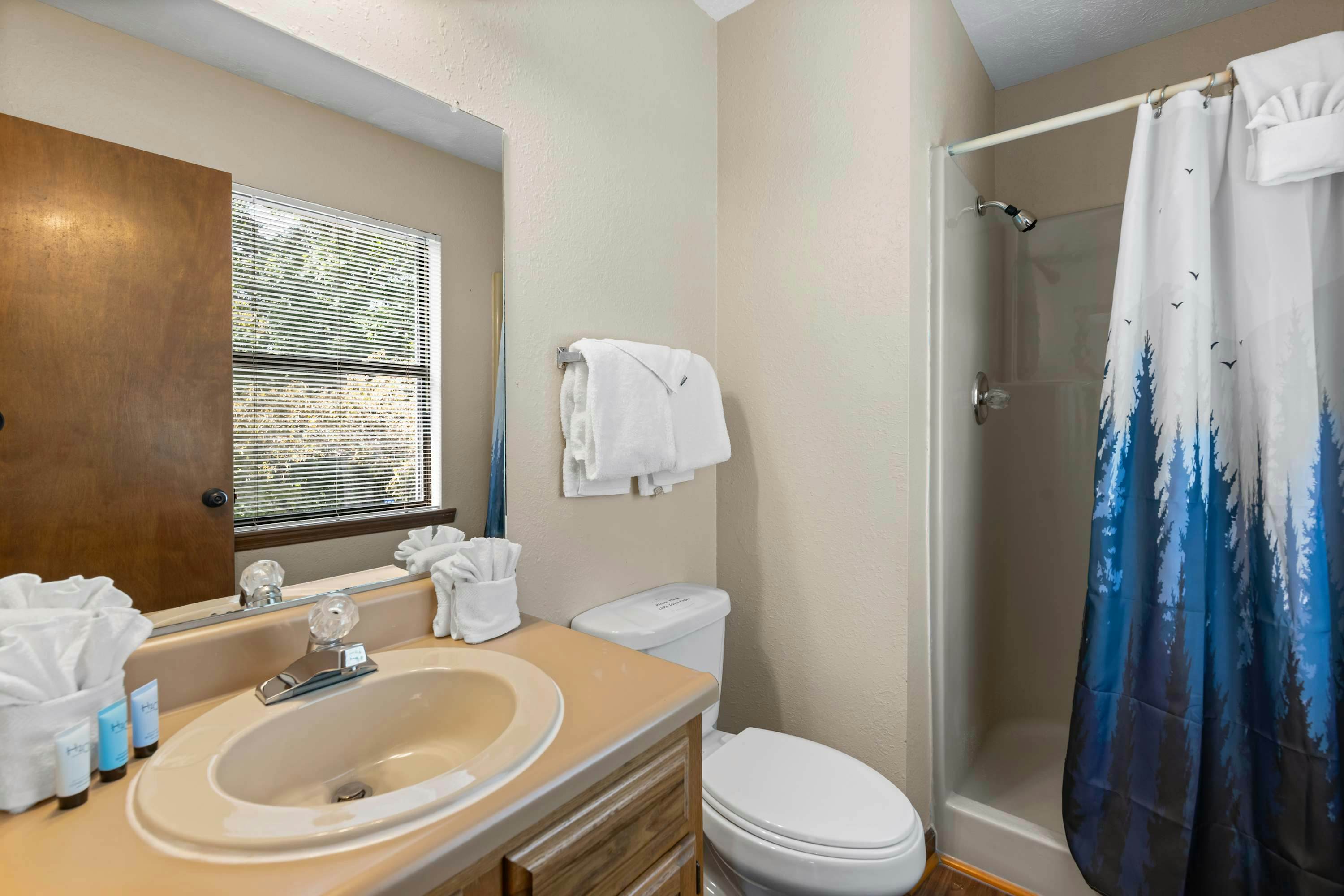 Spacious Escape, Sleeps 8・Pool・BBQ Grill・Firepit