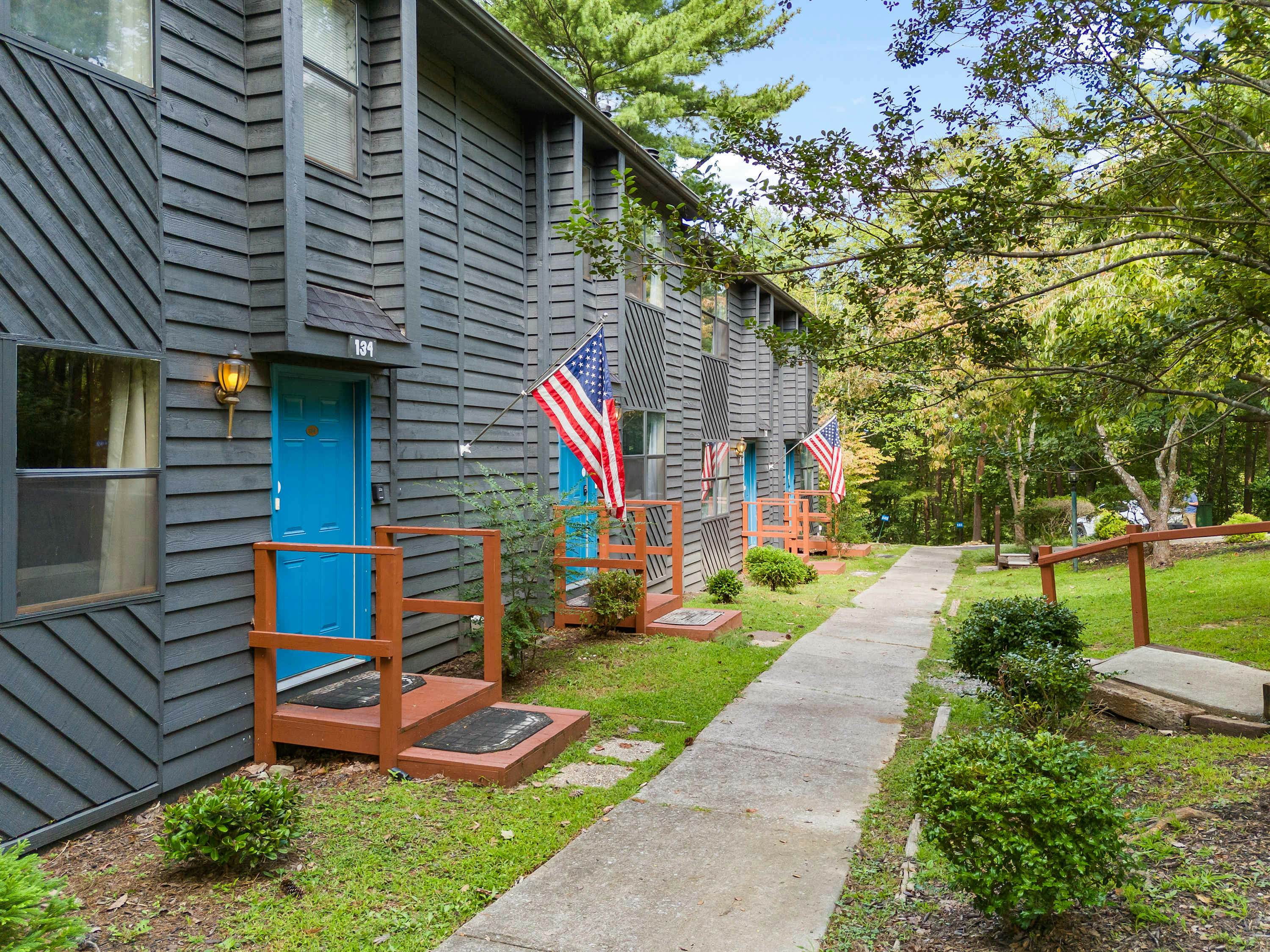 Spacious Escape, Sleeps 8・Pool・BBQ Grill・Firepit