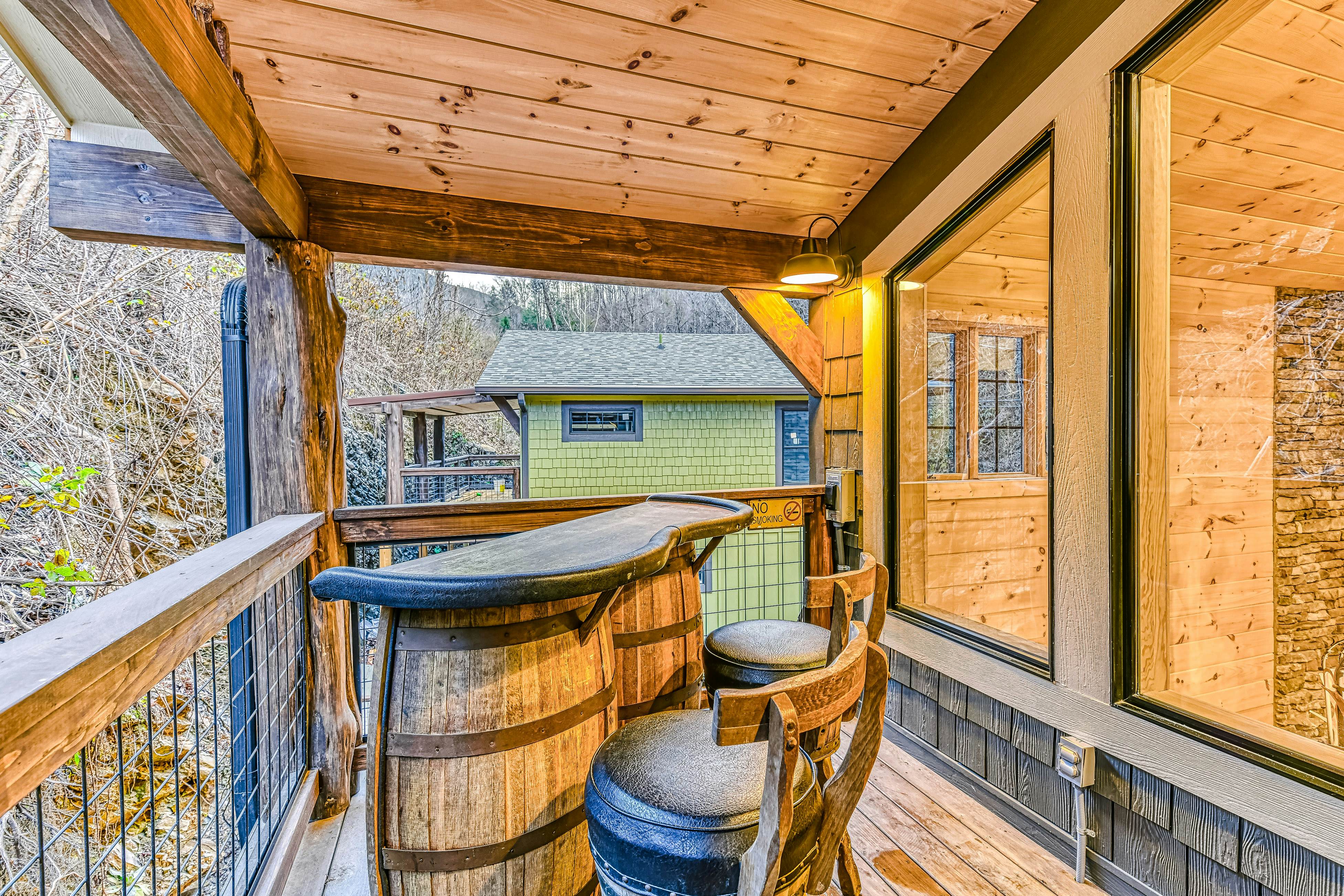 New Charming Creekside Escape, Sleeps 6・Hot Tub 