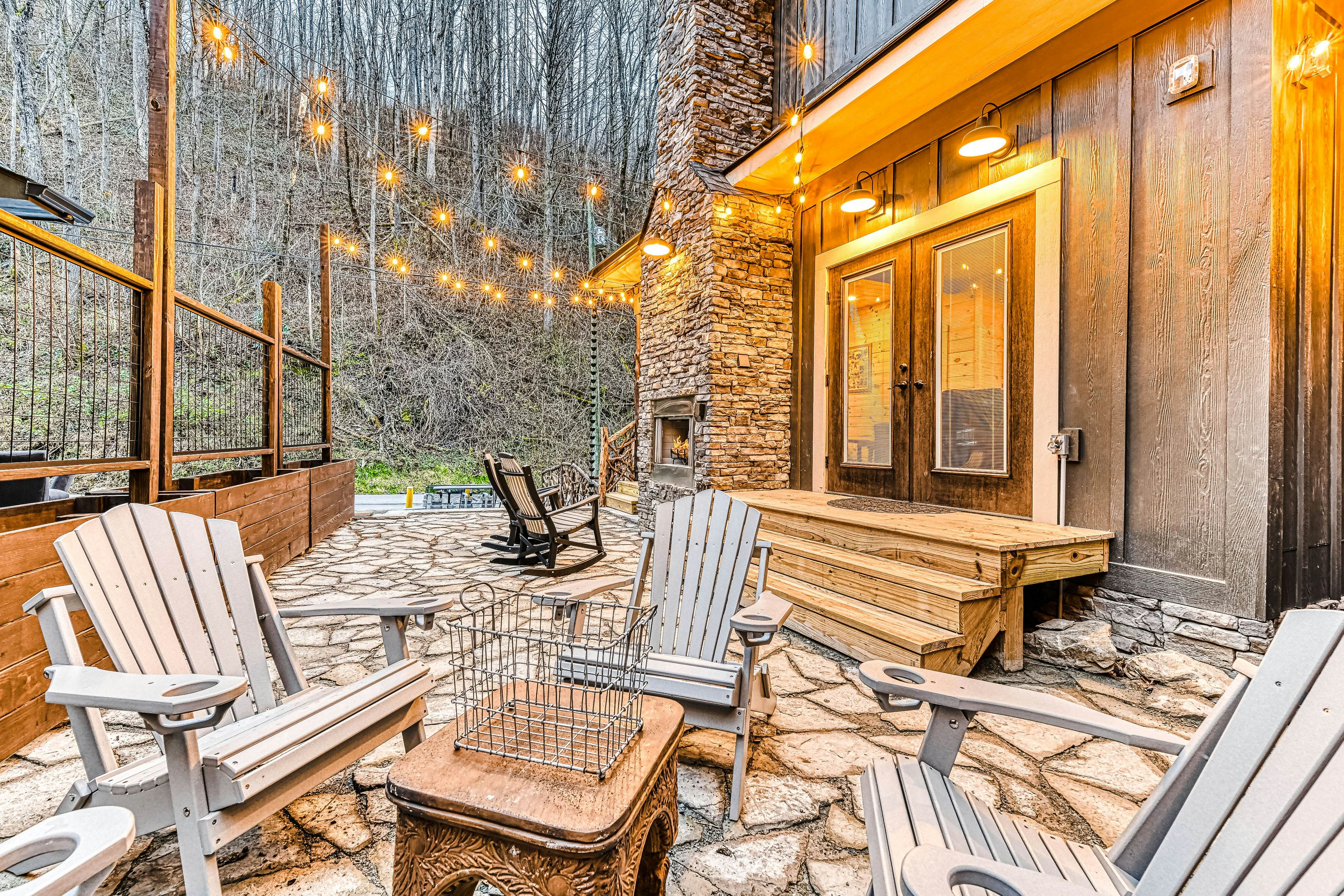 New Charming Creekside Escape, Sleeps 6・Hot Tub 