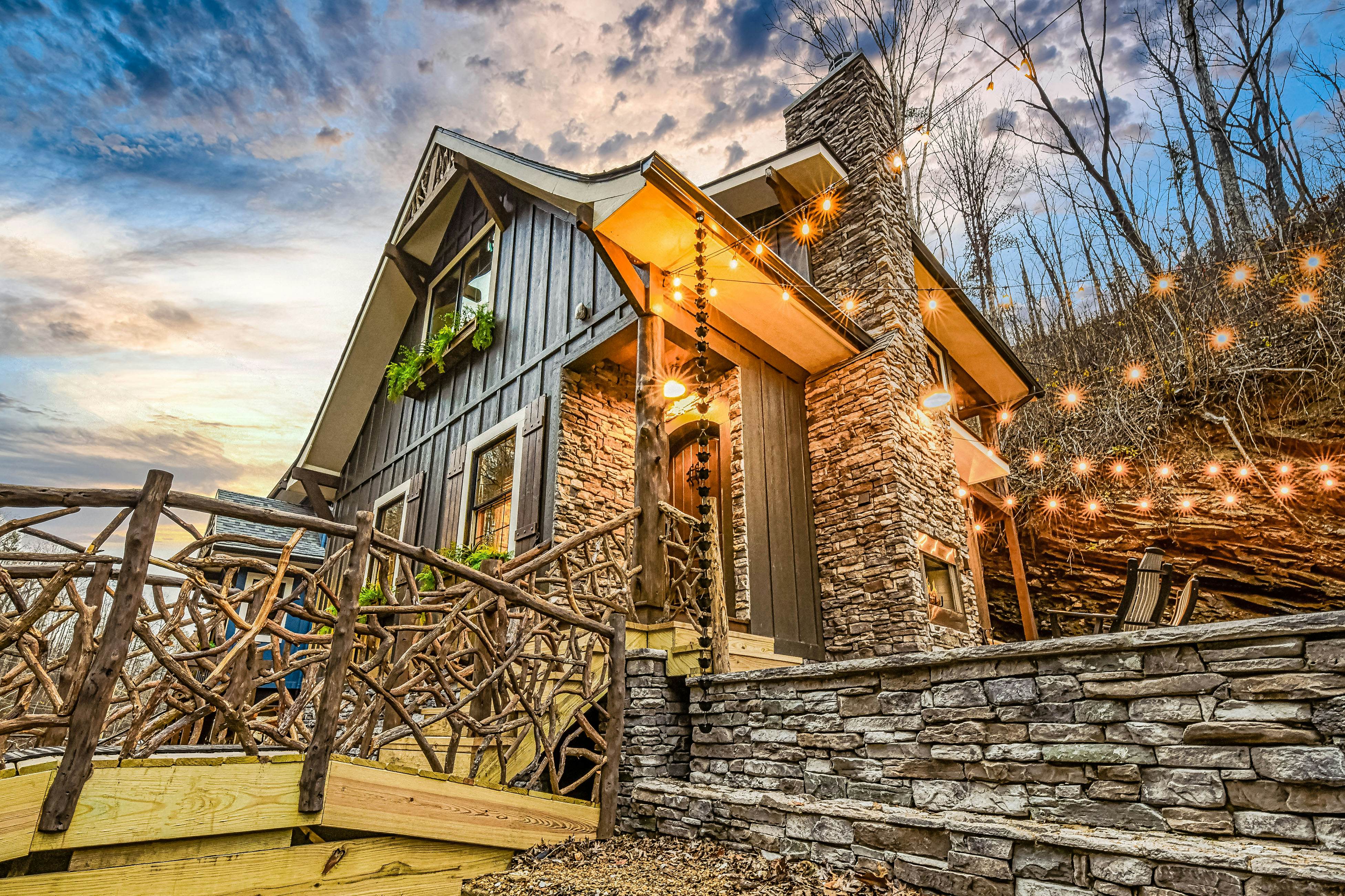 New Charming Creekside Escape, Sleeps 6・Hot Tub 