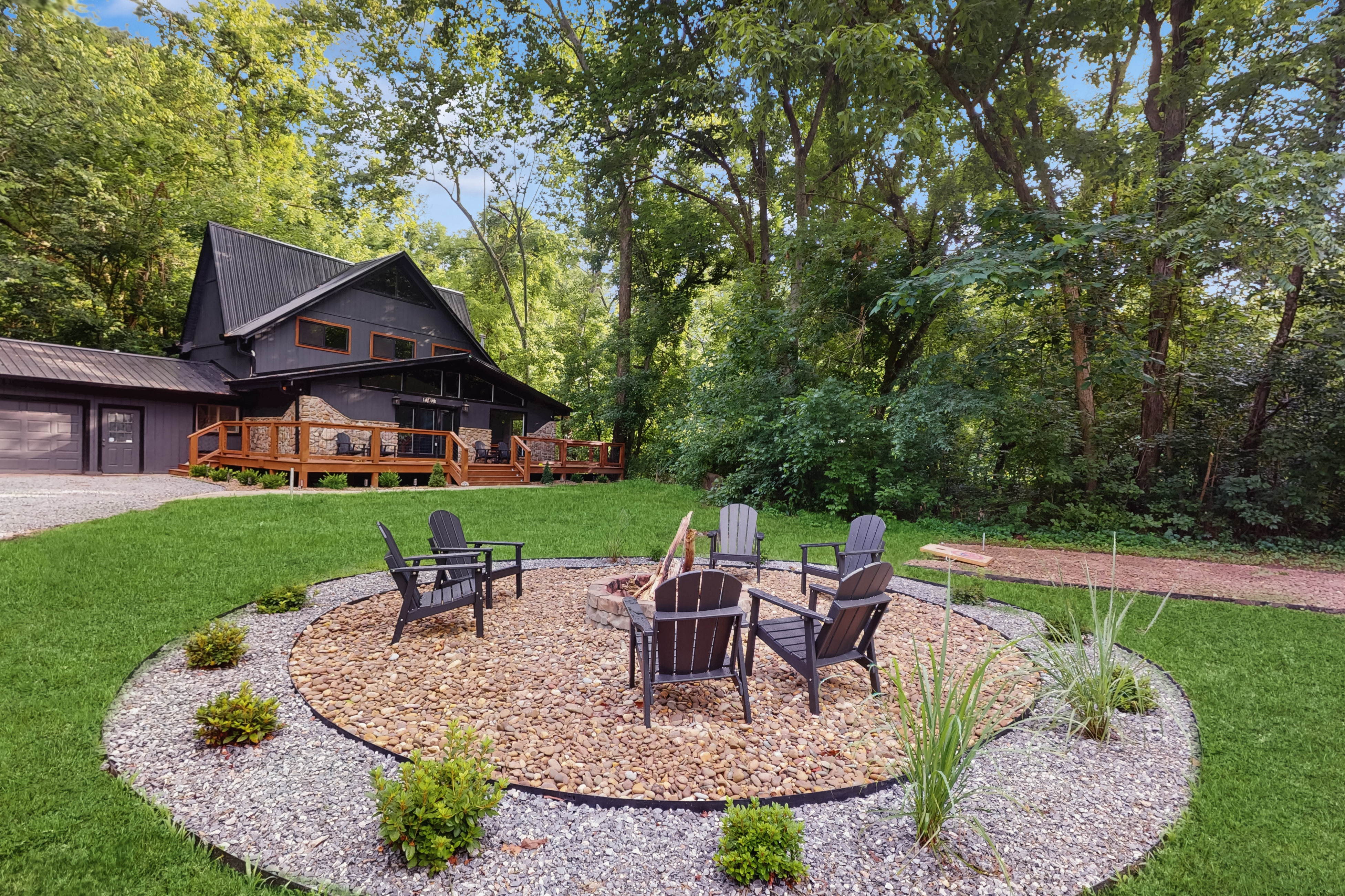 Charming Cabin, Sleeps 10・Hot Tub・Fireplace 