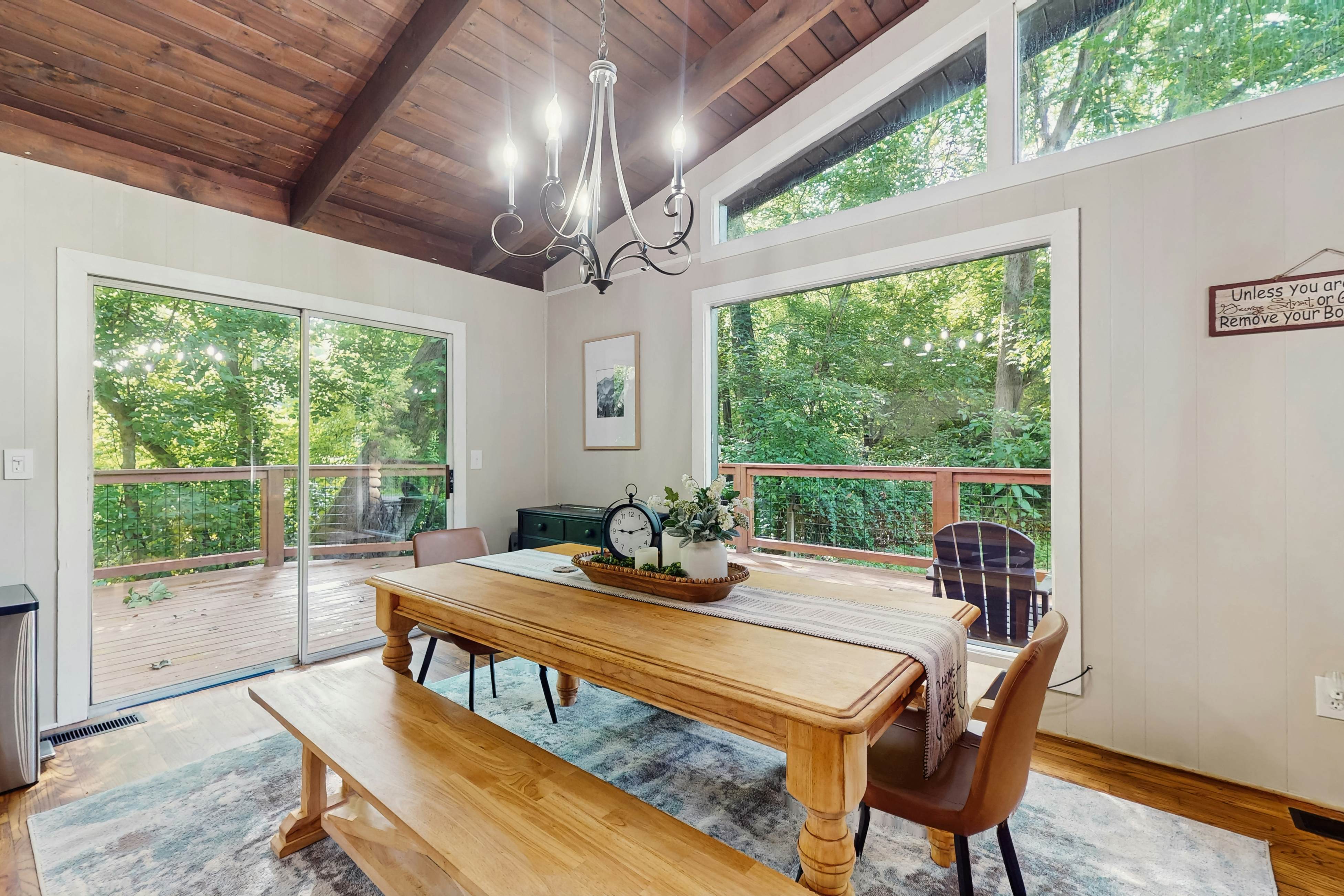 Charming Cabin, Sleeps 10・Hot Tub・Fireplace 