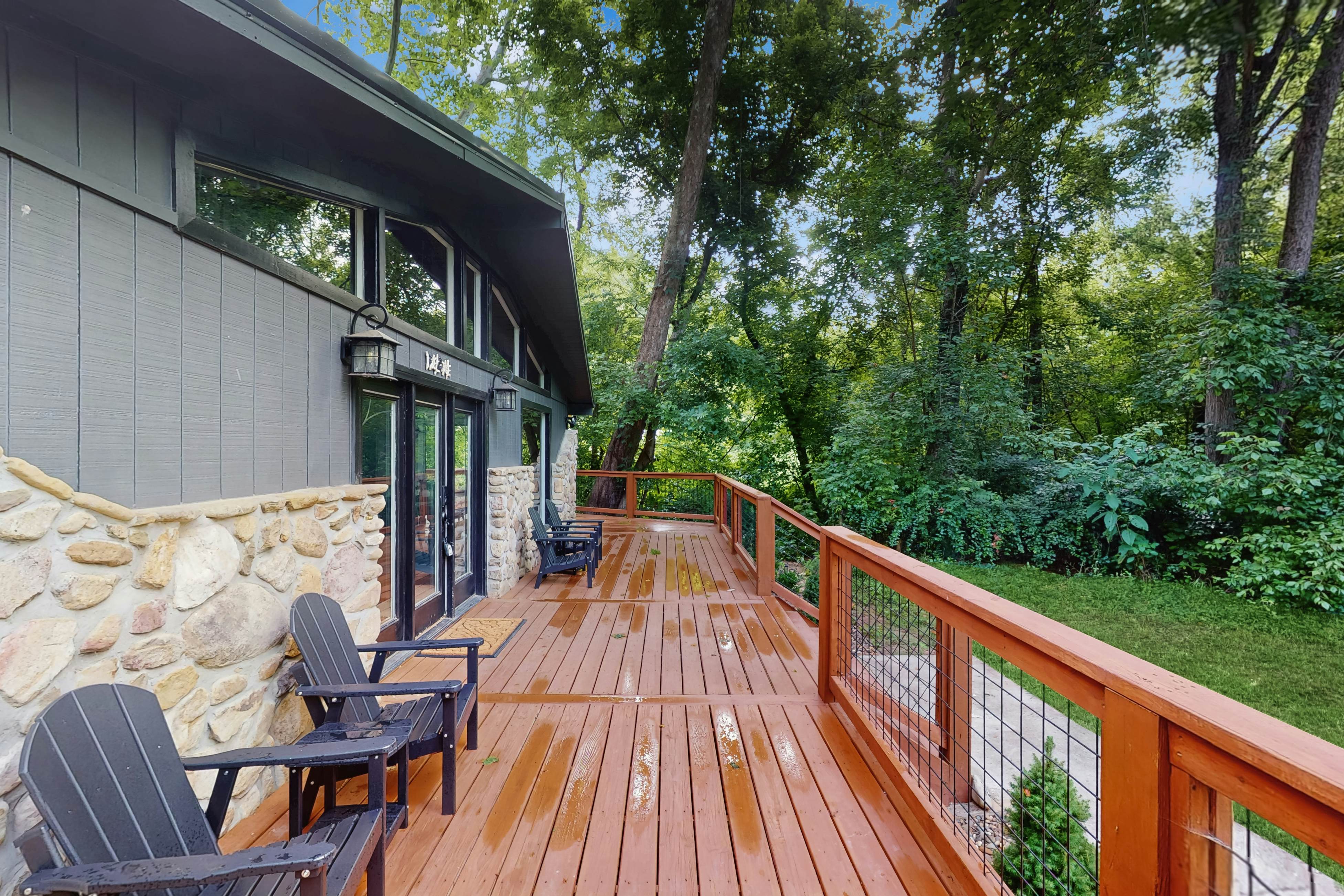 Charming Cabin, Sleeps 10・Hot Tub・Fireplace 