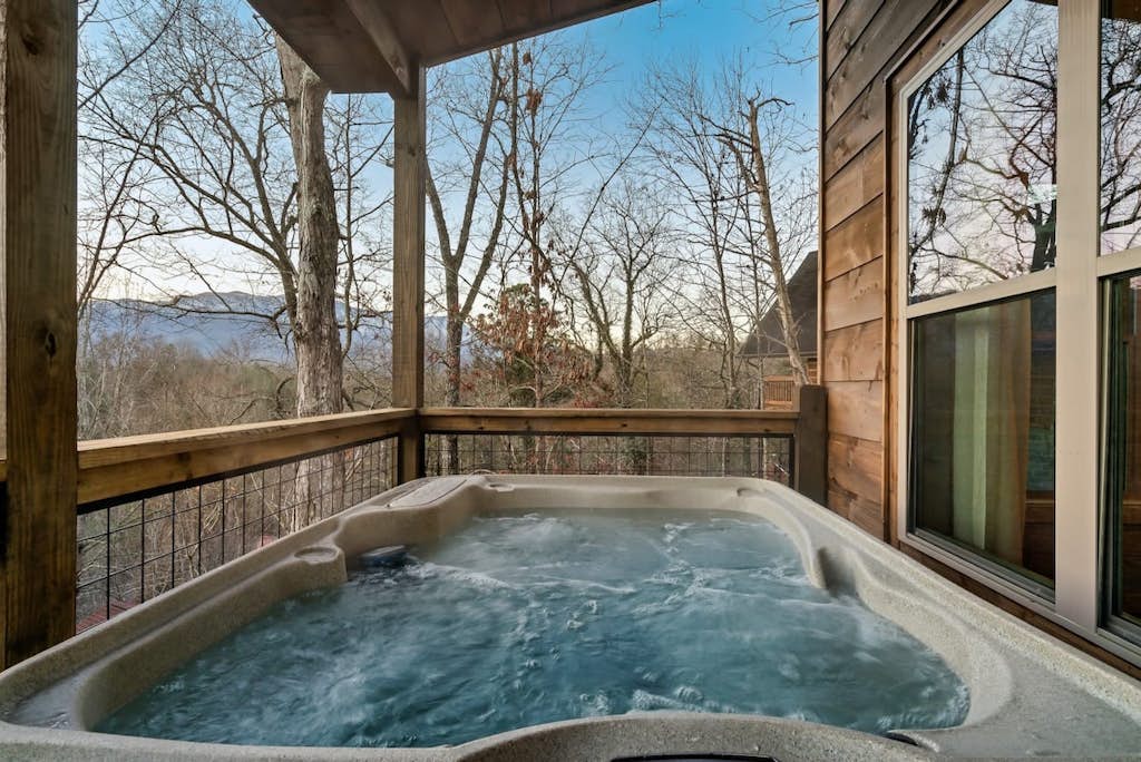 Indoor Pool・Sleeps 14・Hot Tub・Arcade・Grill・Games