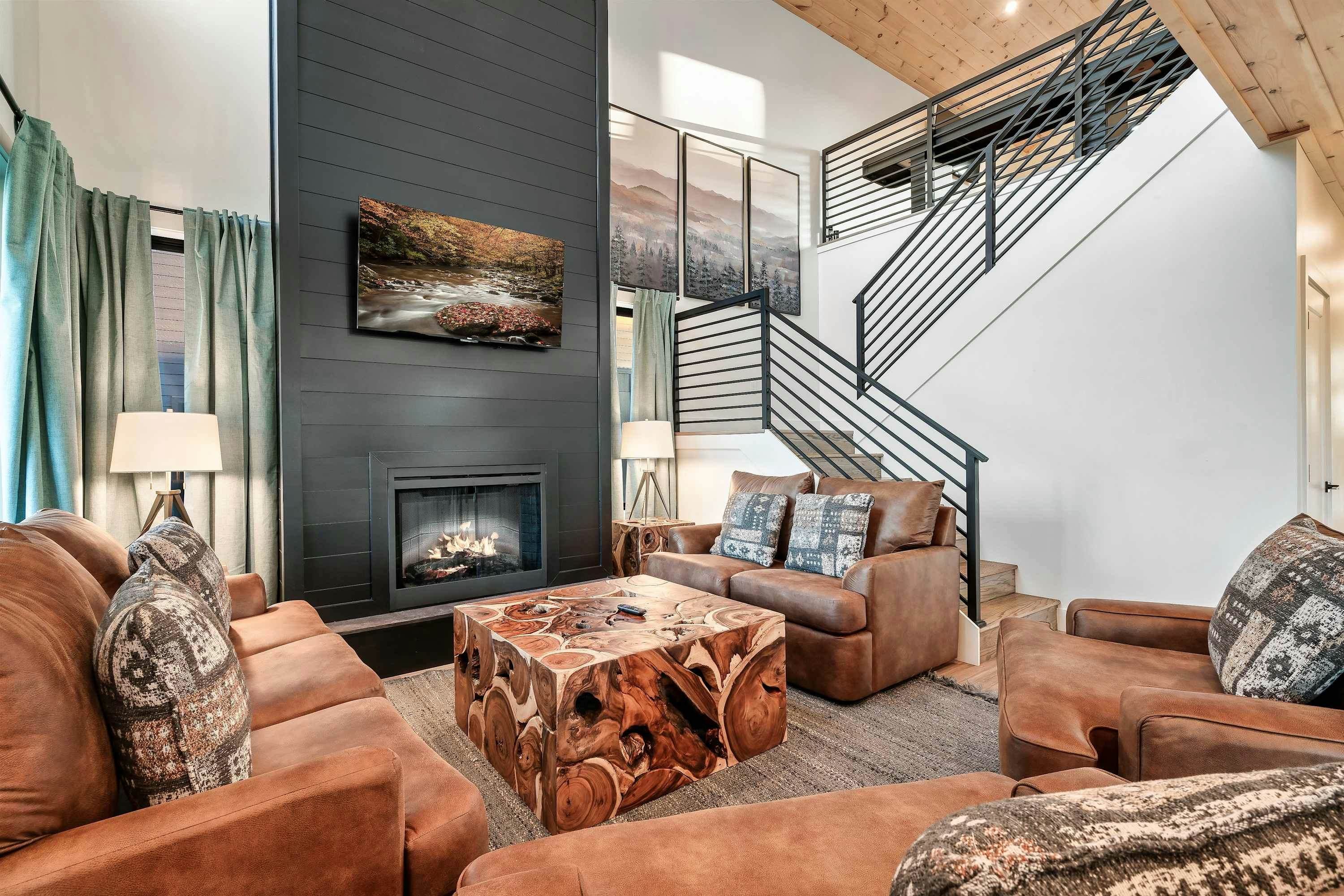 Sleeps 14, Cozy Escape・Indoor Pool, Theater, Games