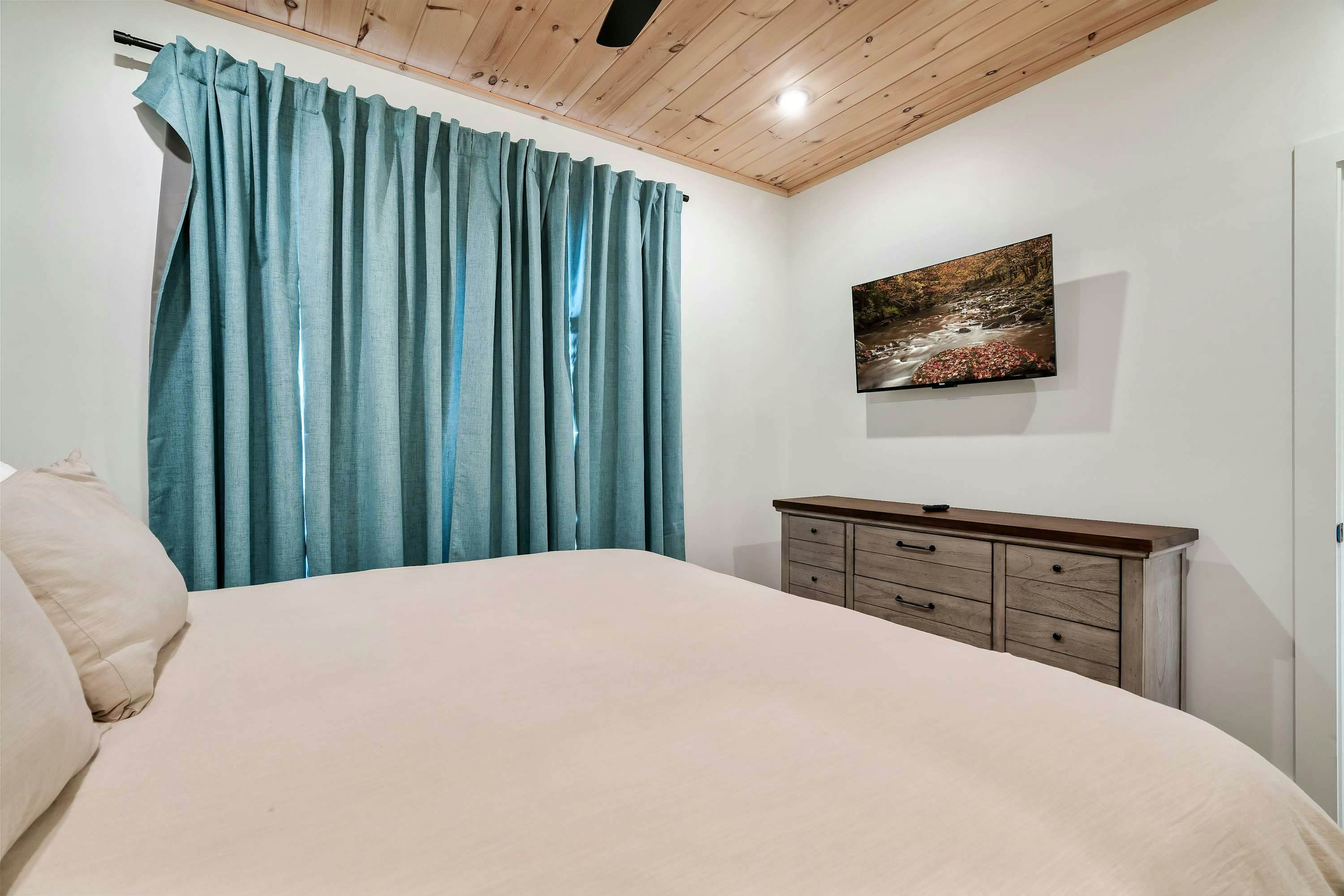 Sleeps 14, Cozy Escape・Indoor Pool, Theater, Games