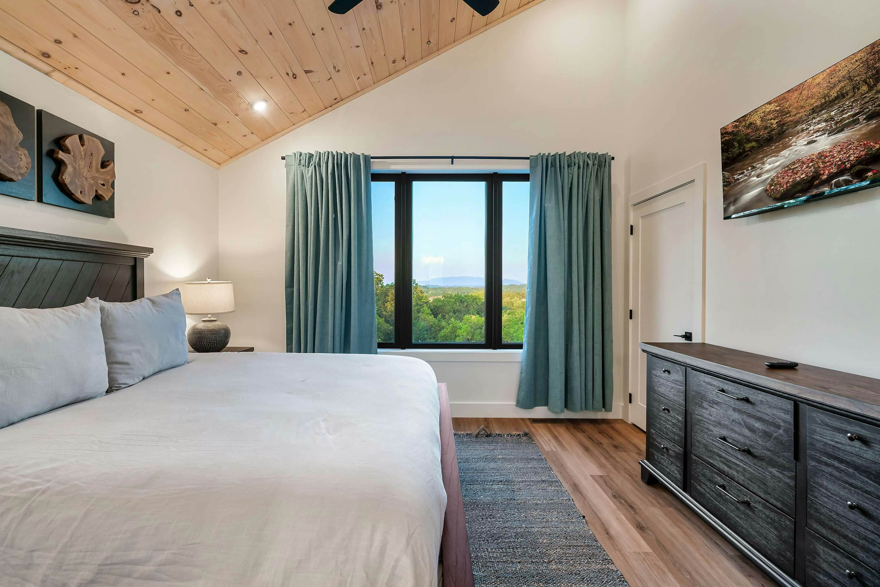 Sleeps 14, Cozy Escape・Indoor Pool, Theater, Games