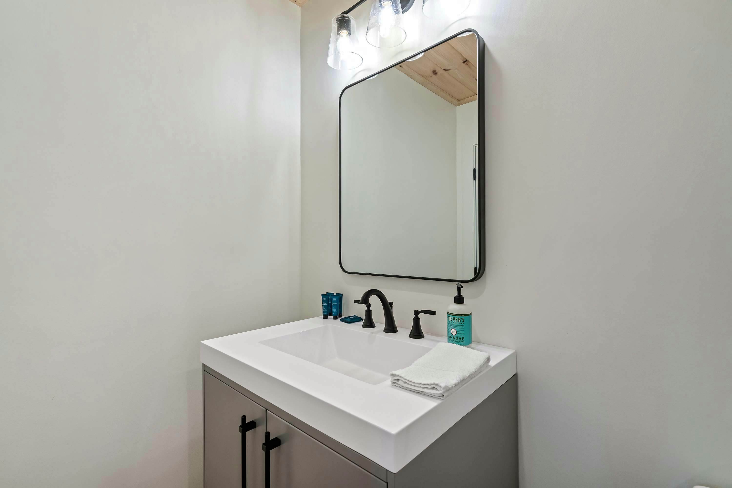 Sleeps 14, Cozy Escape・Indoor Pool, Theater, Games