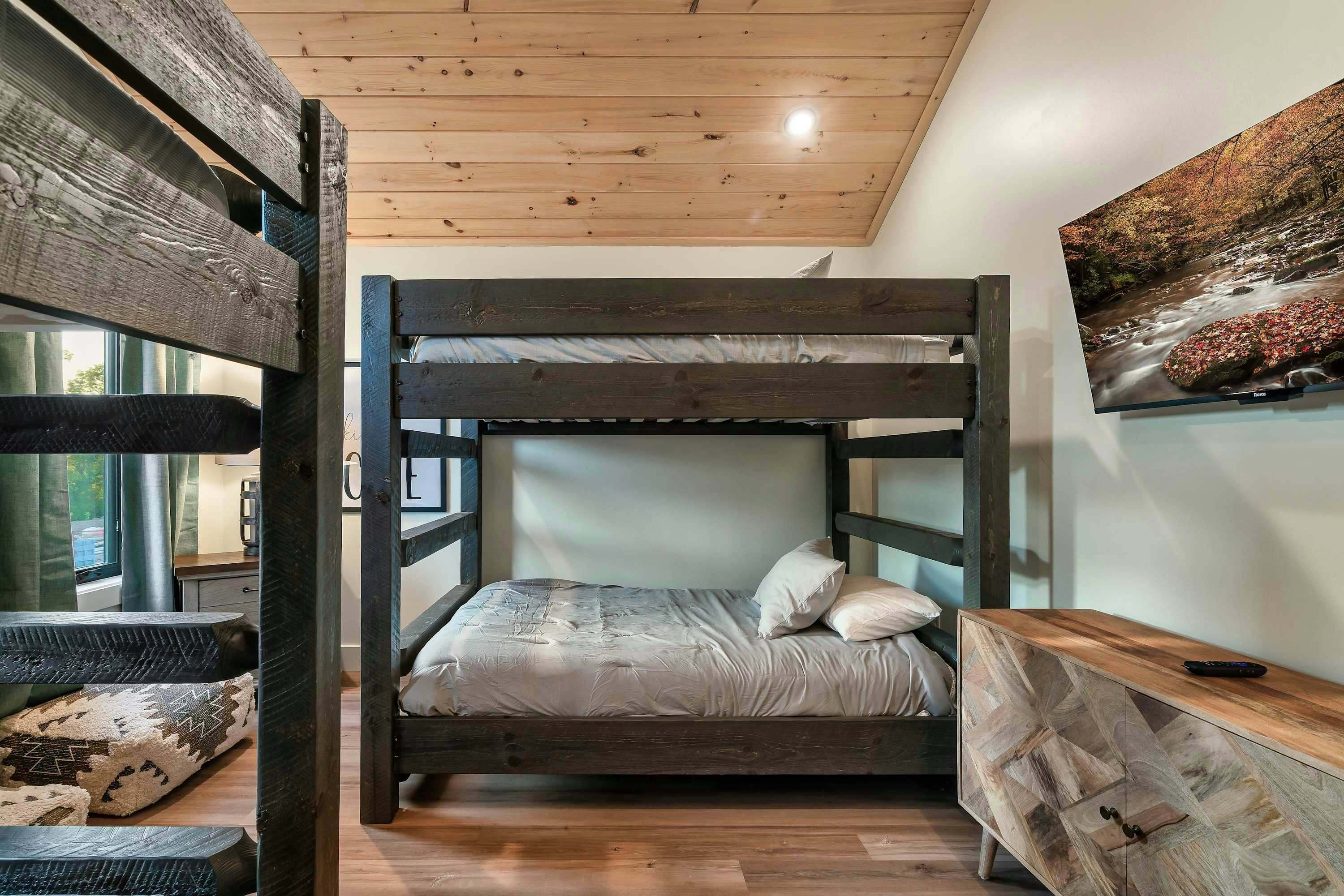 Sleeps 14, Cozy Escape・Indoor Pool, Theater, Games